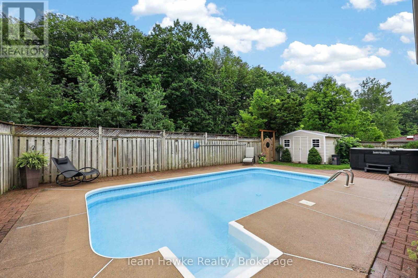 1085 DINA CRESCENT - 34