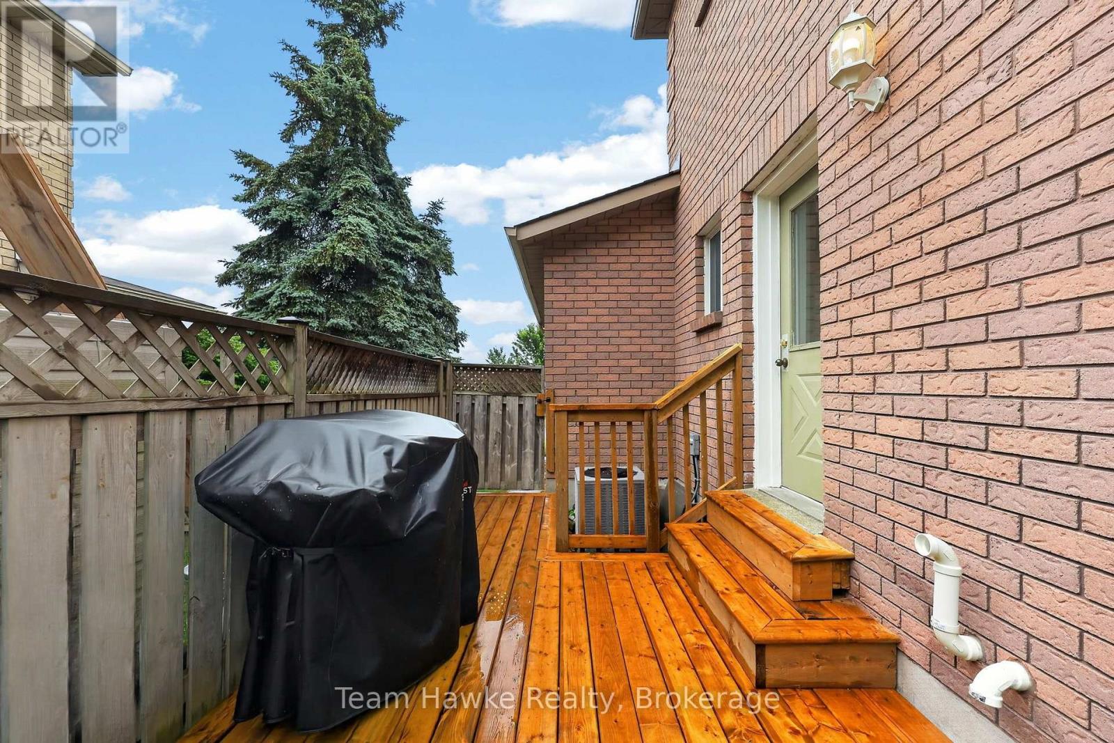 1085 DINA CRESCENT - 38