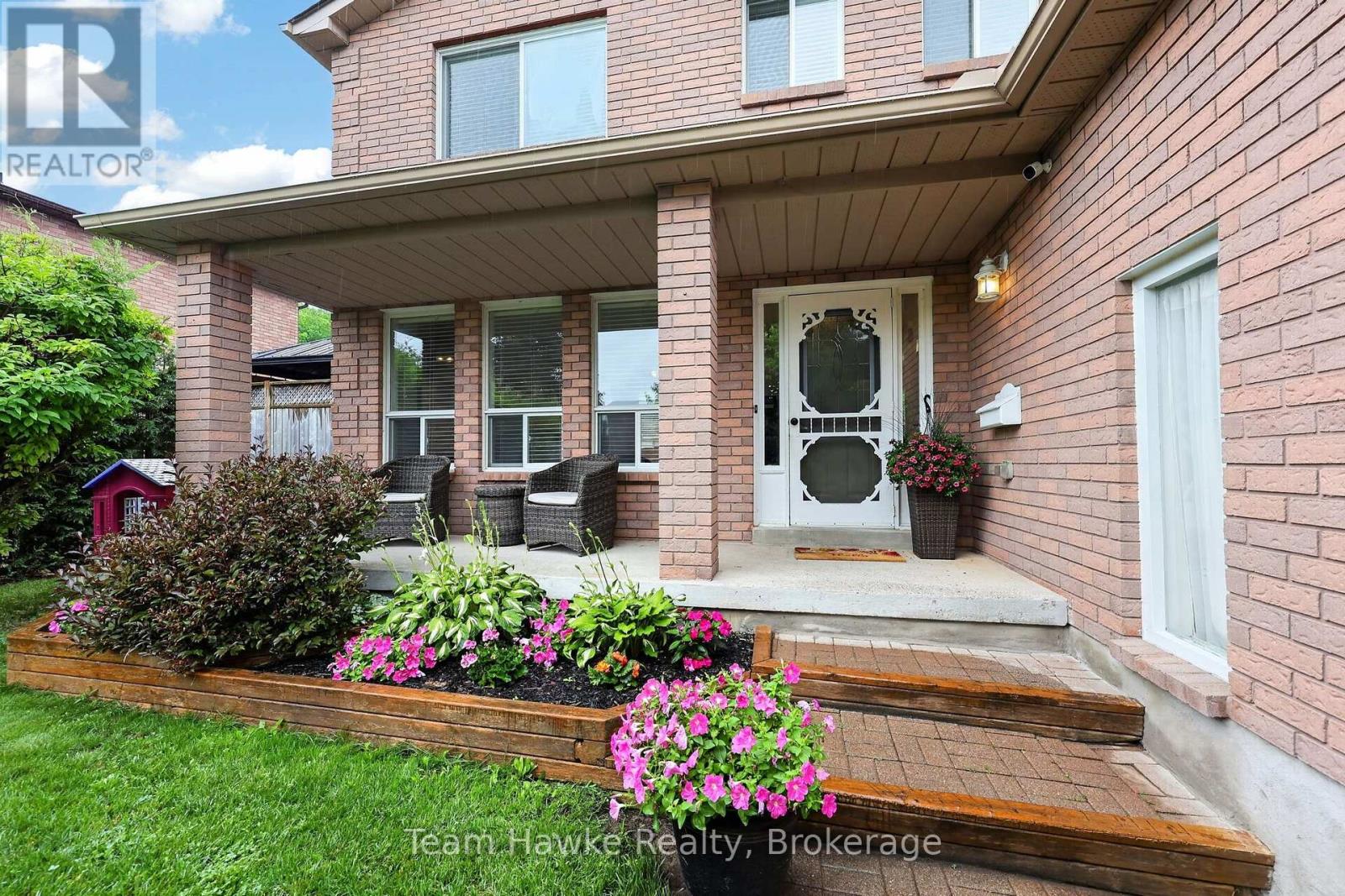 1085 DINA CRESCENT - 4