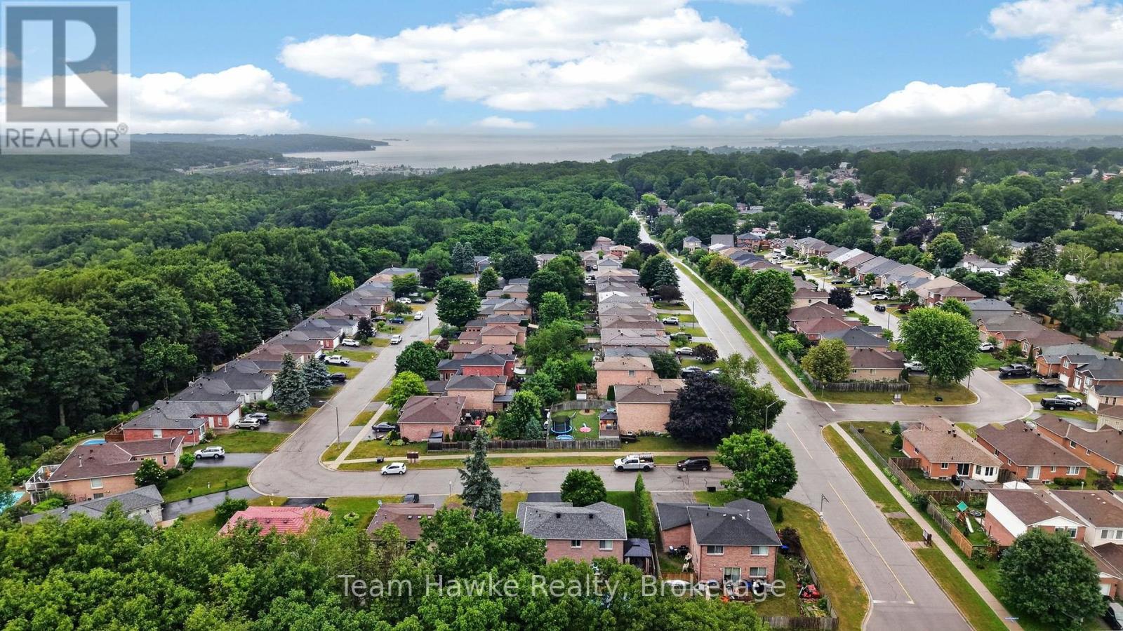 1085 DINA CRESCENT - 43