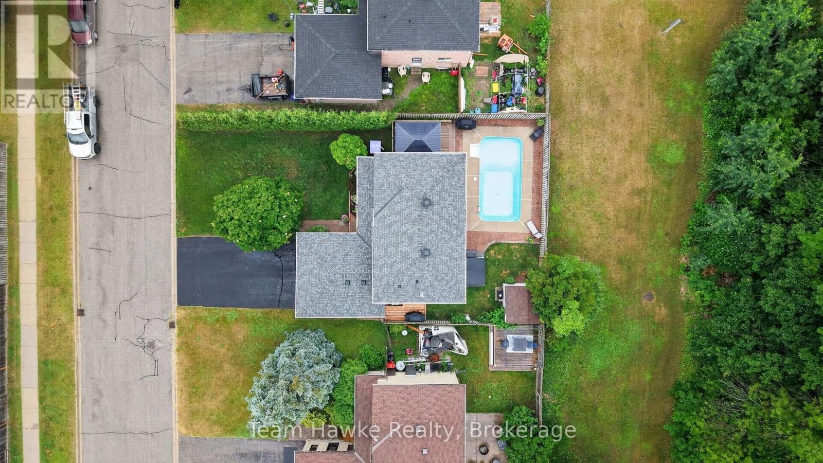 1085 DINA CRESCENT - 45