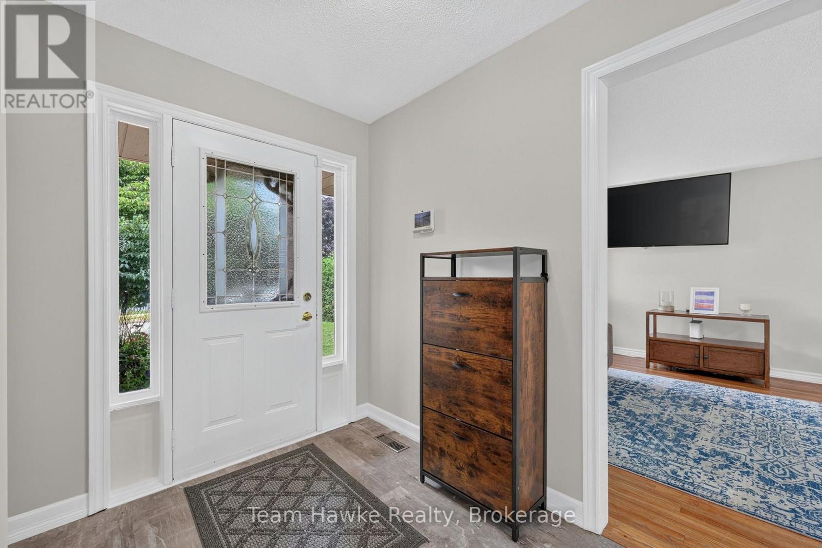 1085 DINA CRESCENT - 5