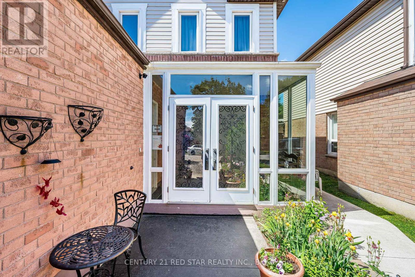52 NEWDALE PLACE - 3