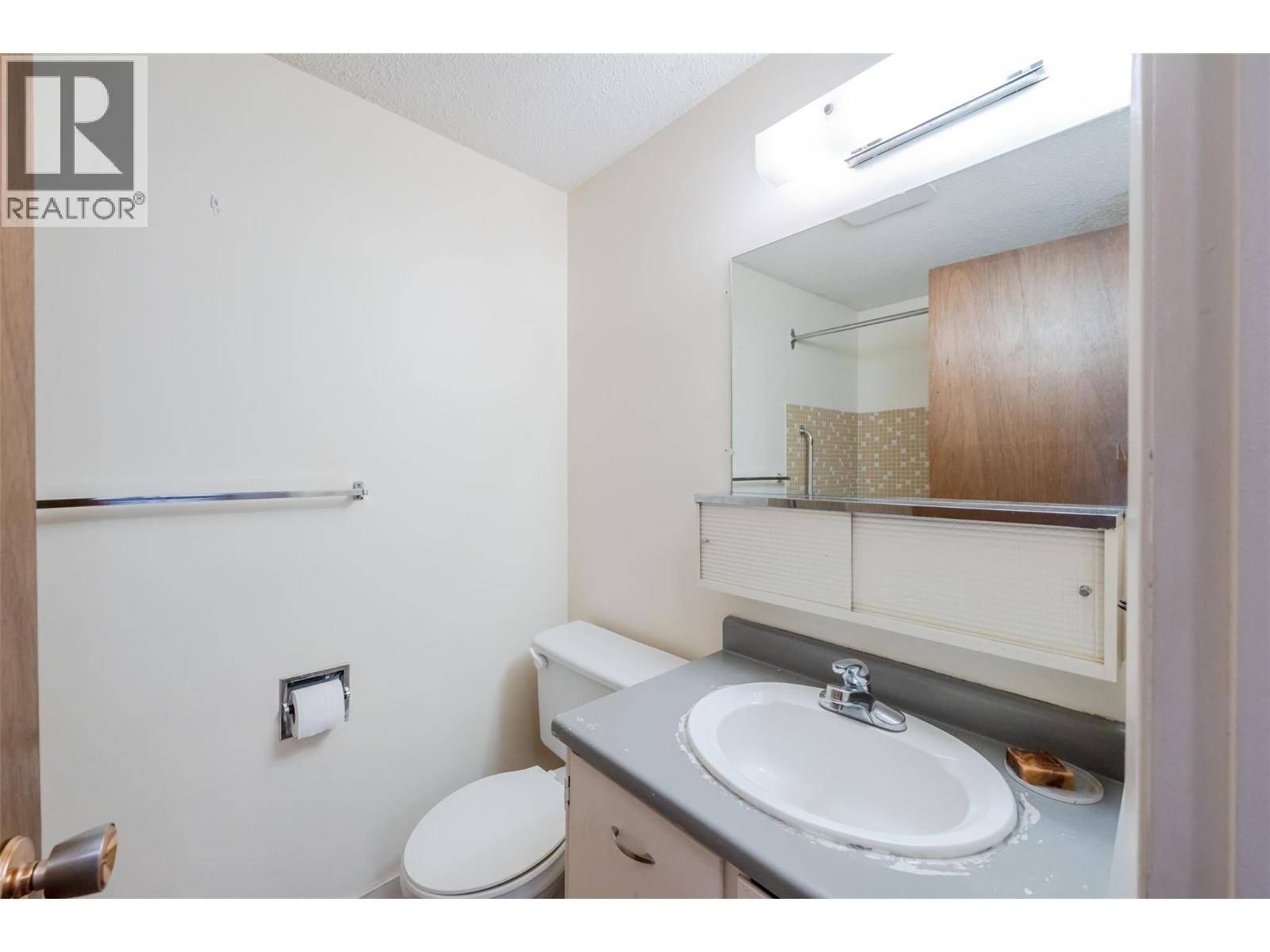 306 803 FAIRVIEW Road, Penticton