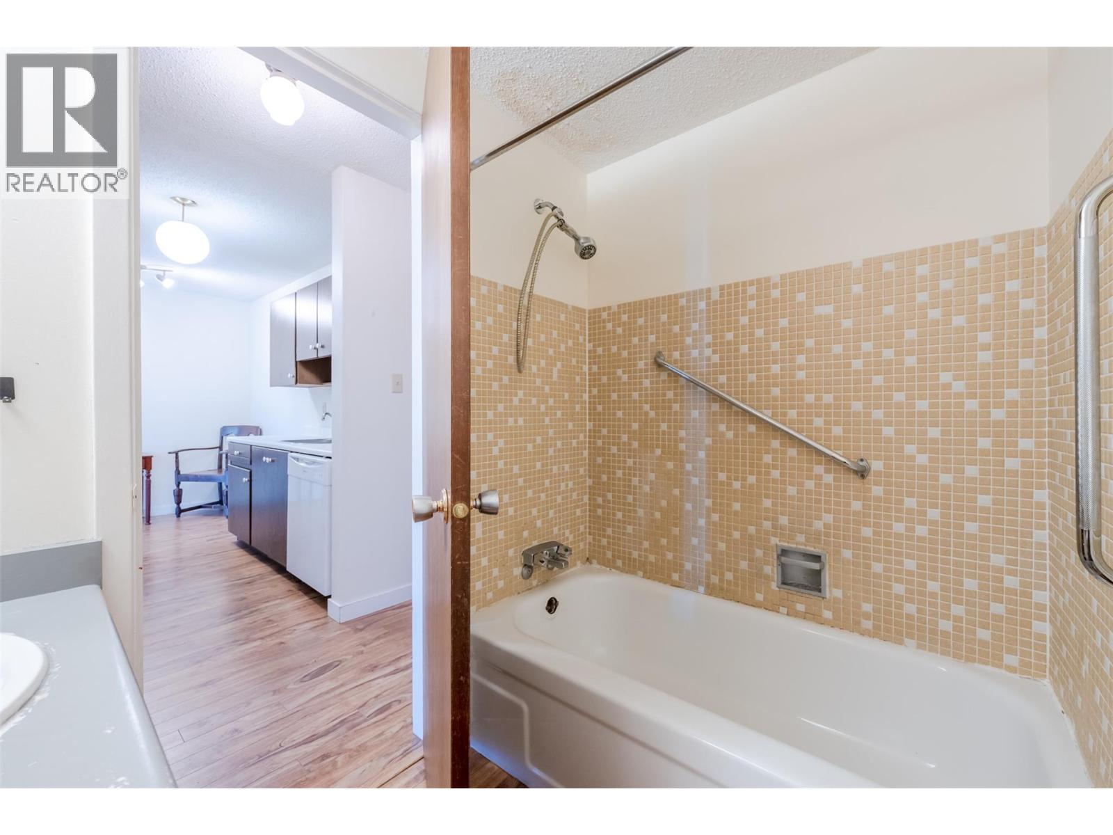 306 803 FAIRVIEW Road, Penticton