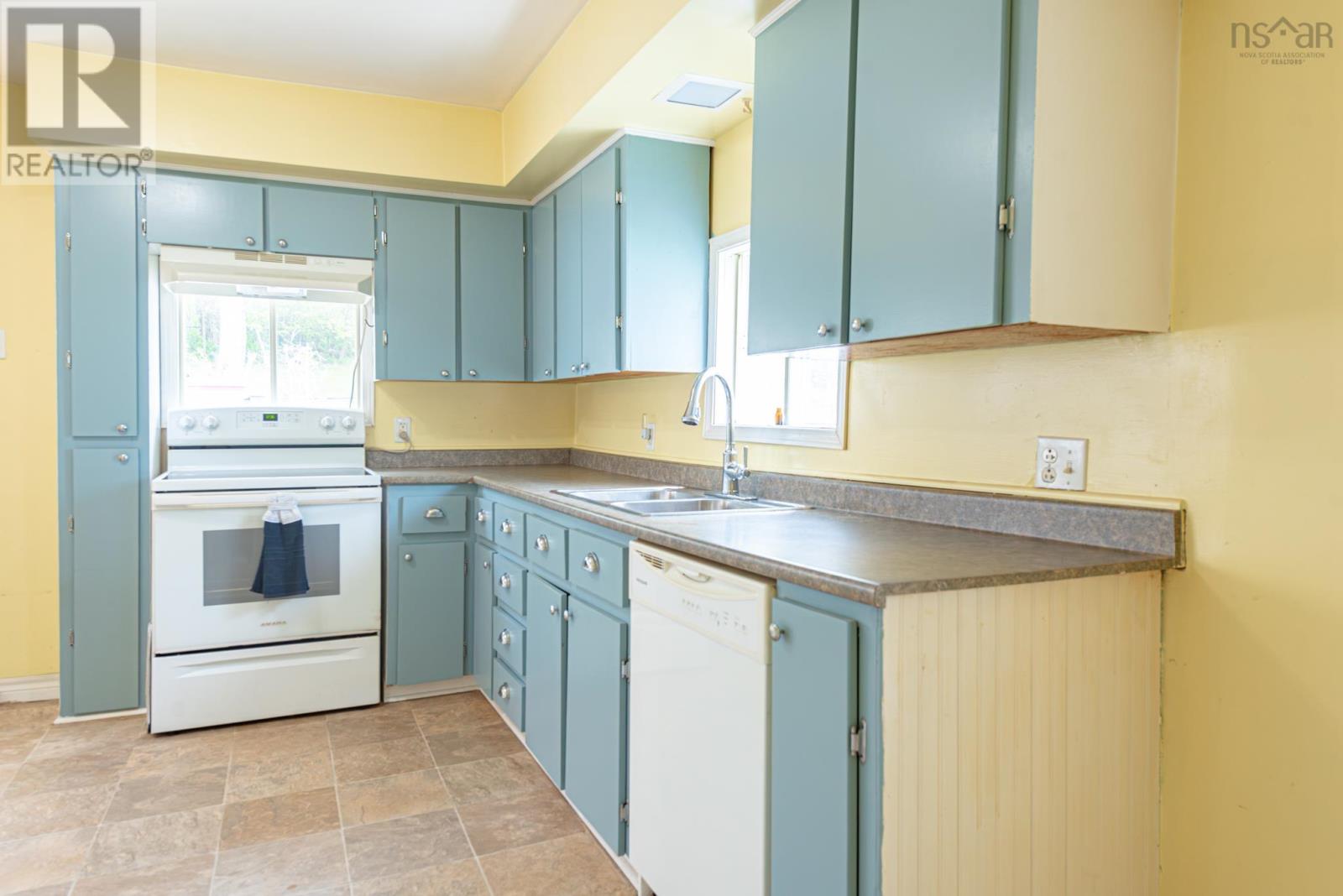 622 Lorne Street - 7