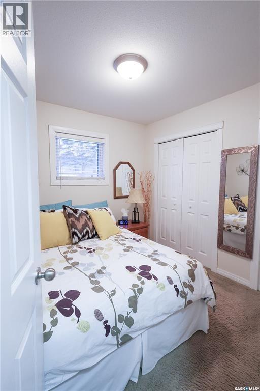 318 Neis DRIVE - 24