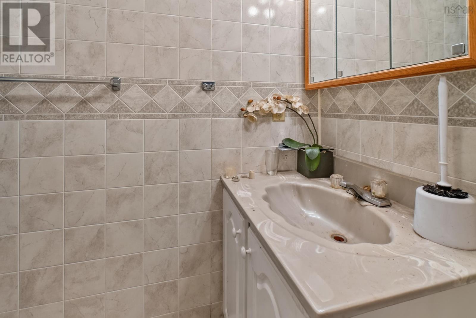 5877 West Bay Road - 32