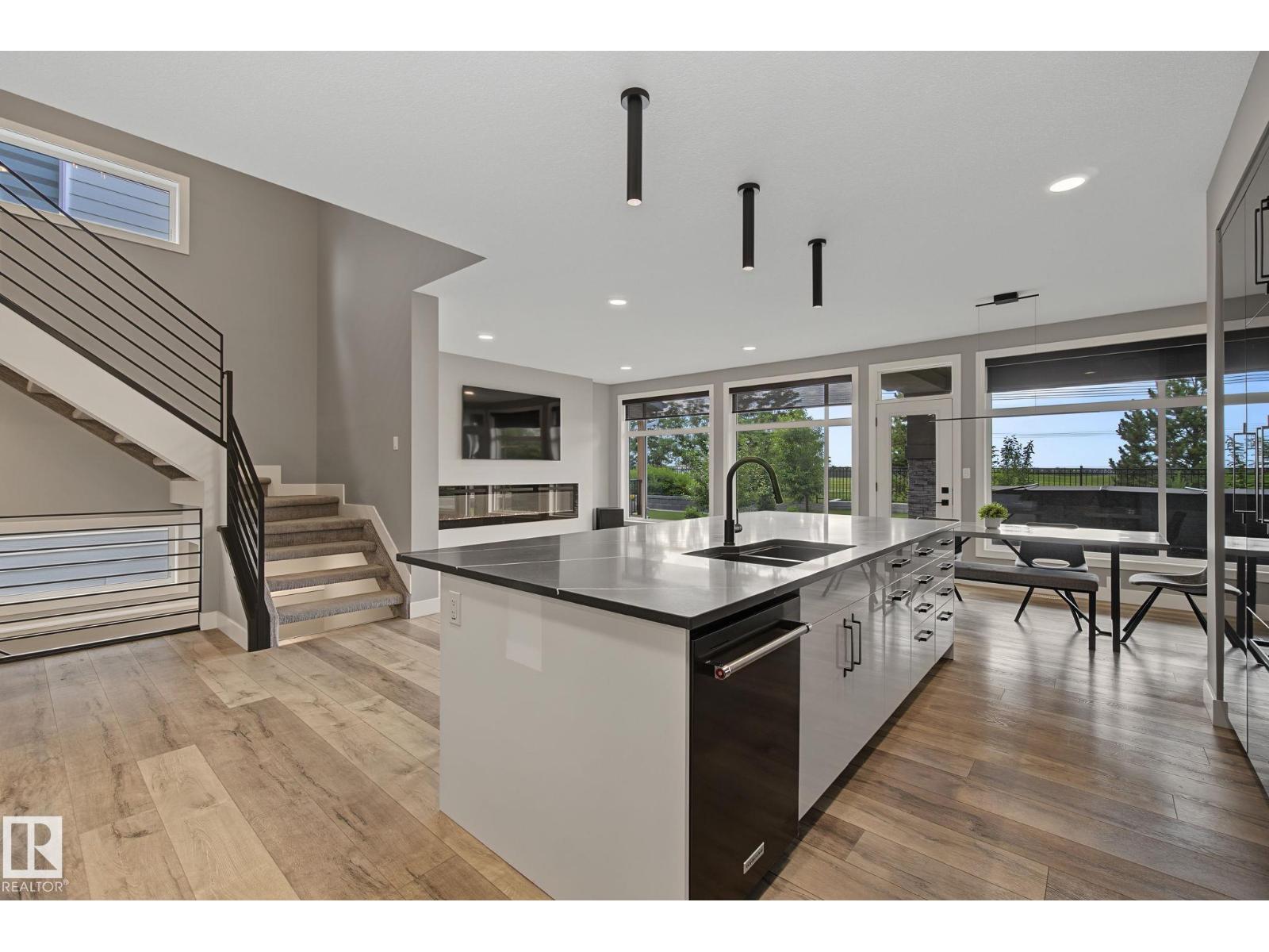 1463 HOWES CR SW - 15