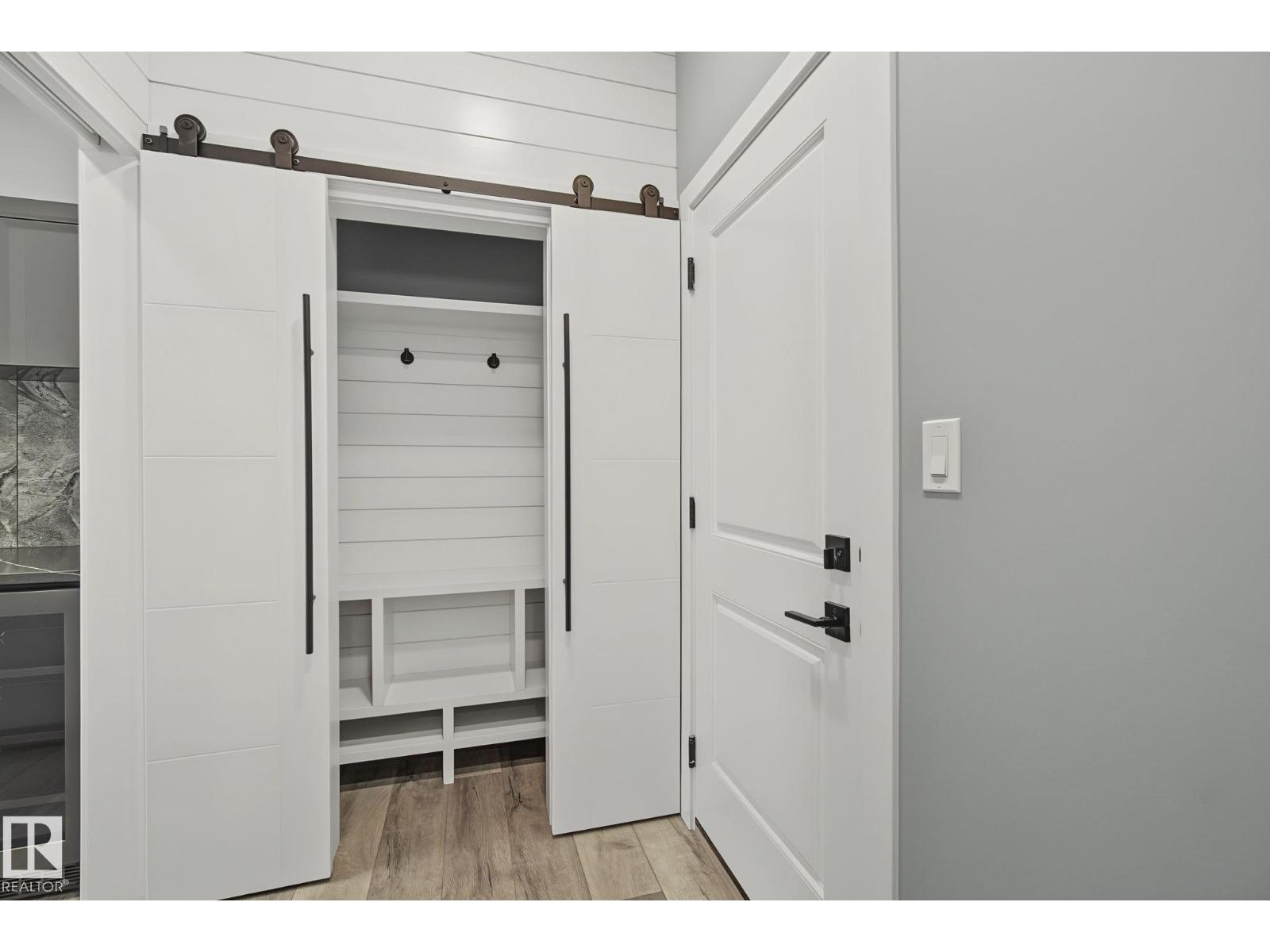 1463 HOWES CR SW - 18