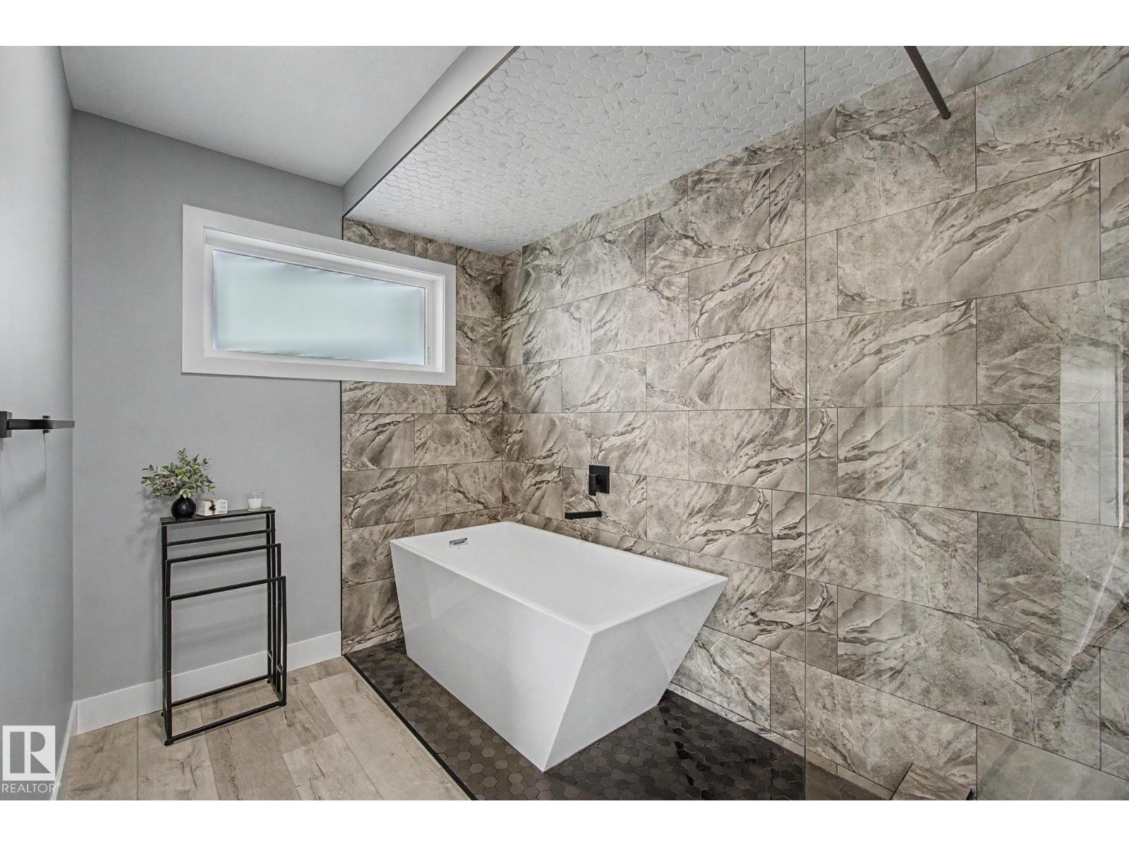 1463 HOWES CR SW - 30