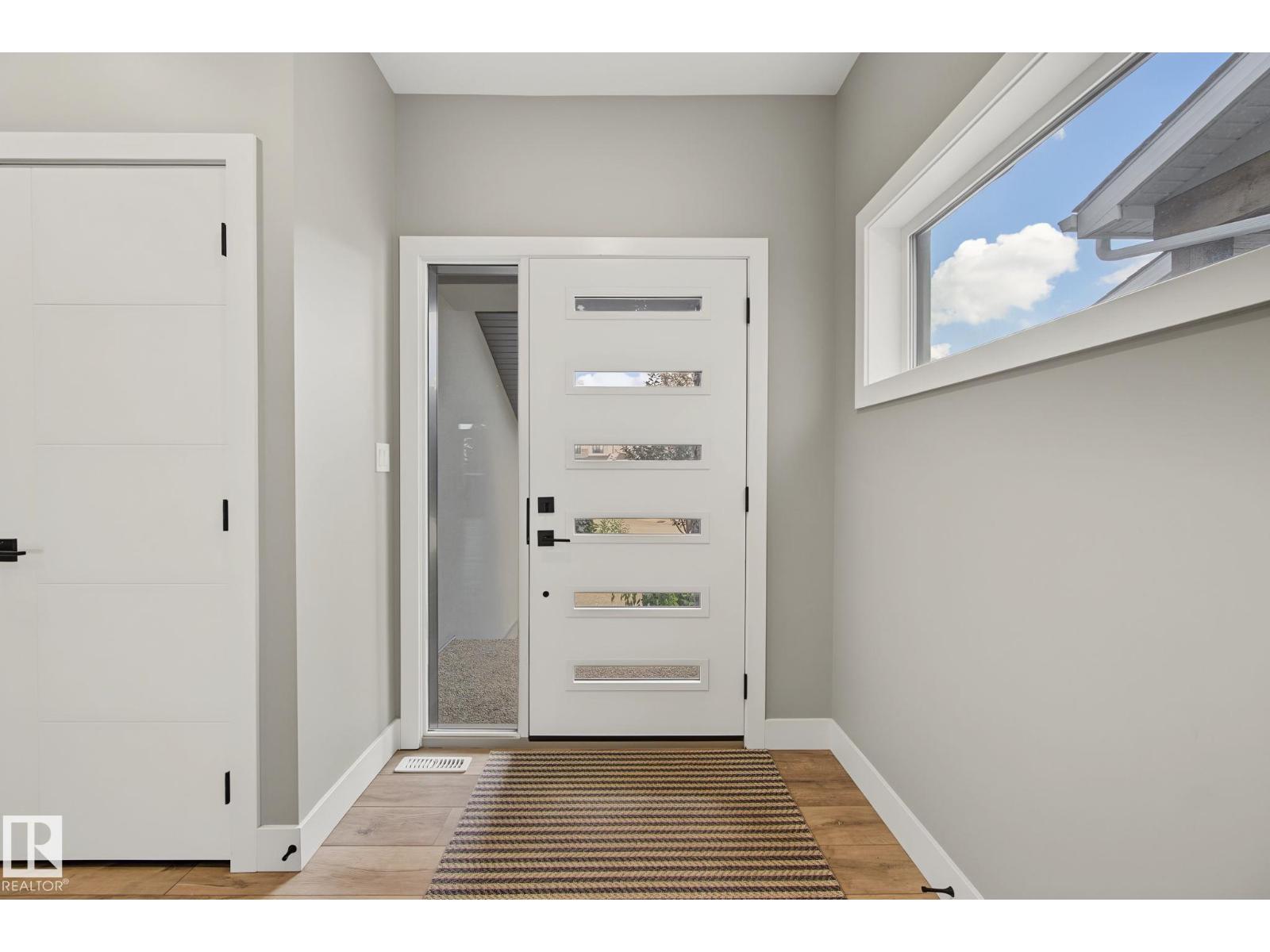 1463 HOWES CR SW - 4