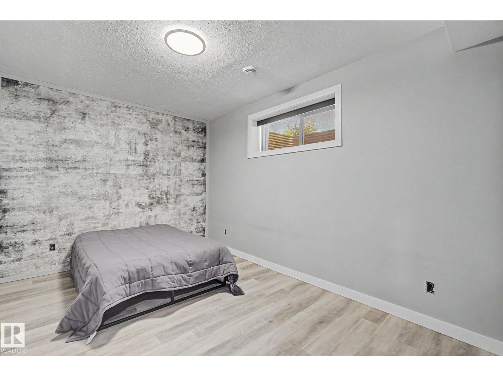 1463 HOWES CR SW - 43