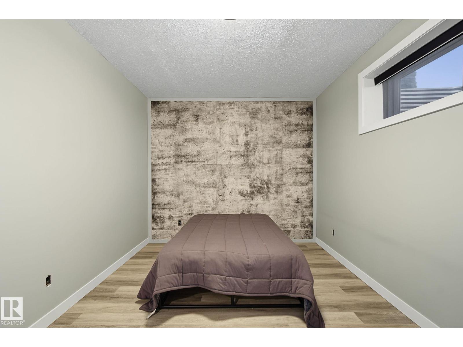 1463 HOWES CR SW - 44