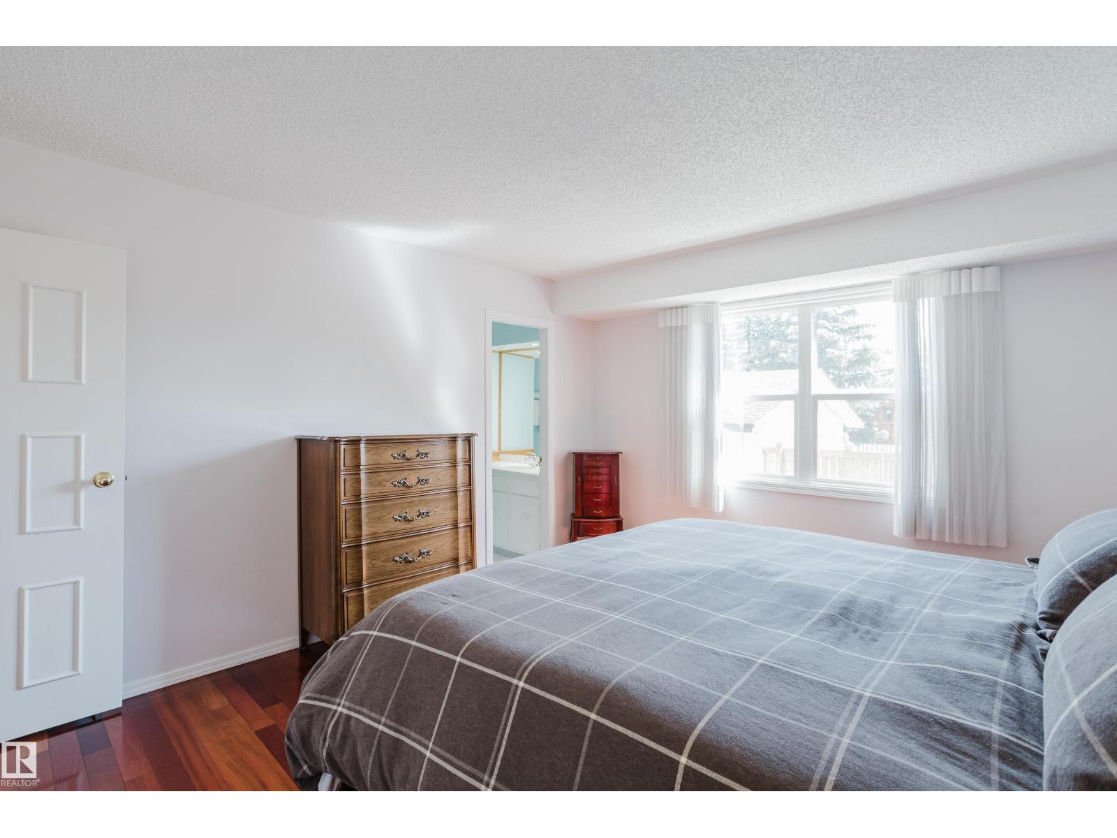 10433 32A AV NW - 17