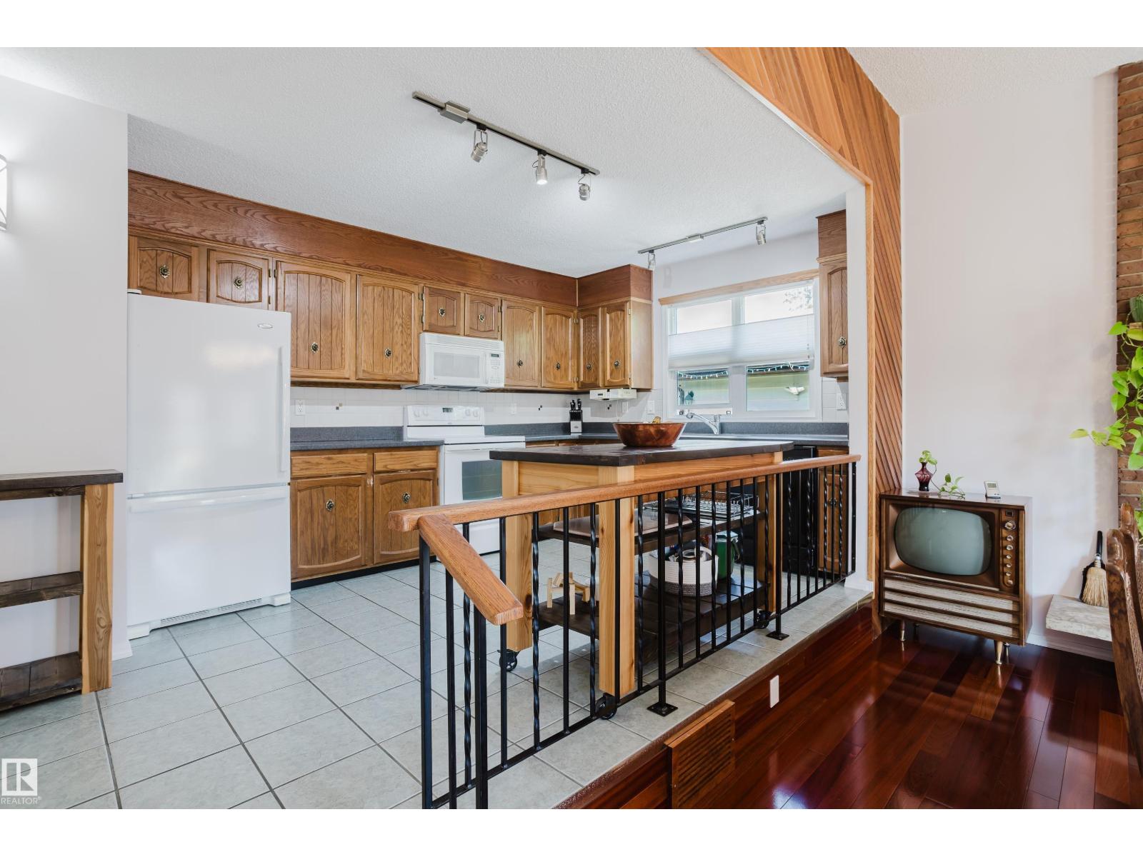 10433 32A AV NW - 34