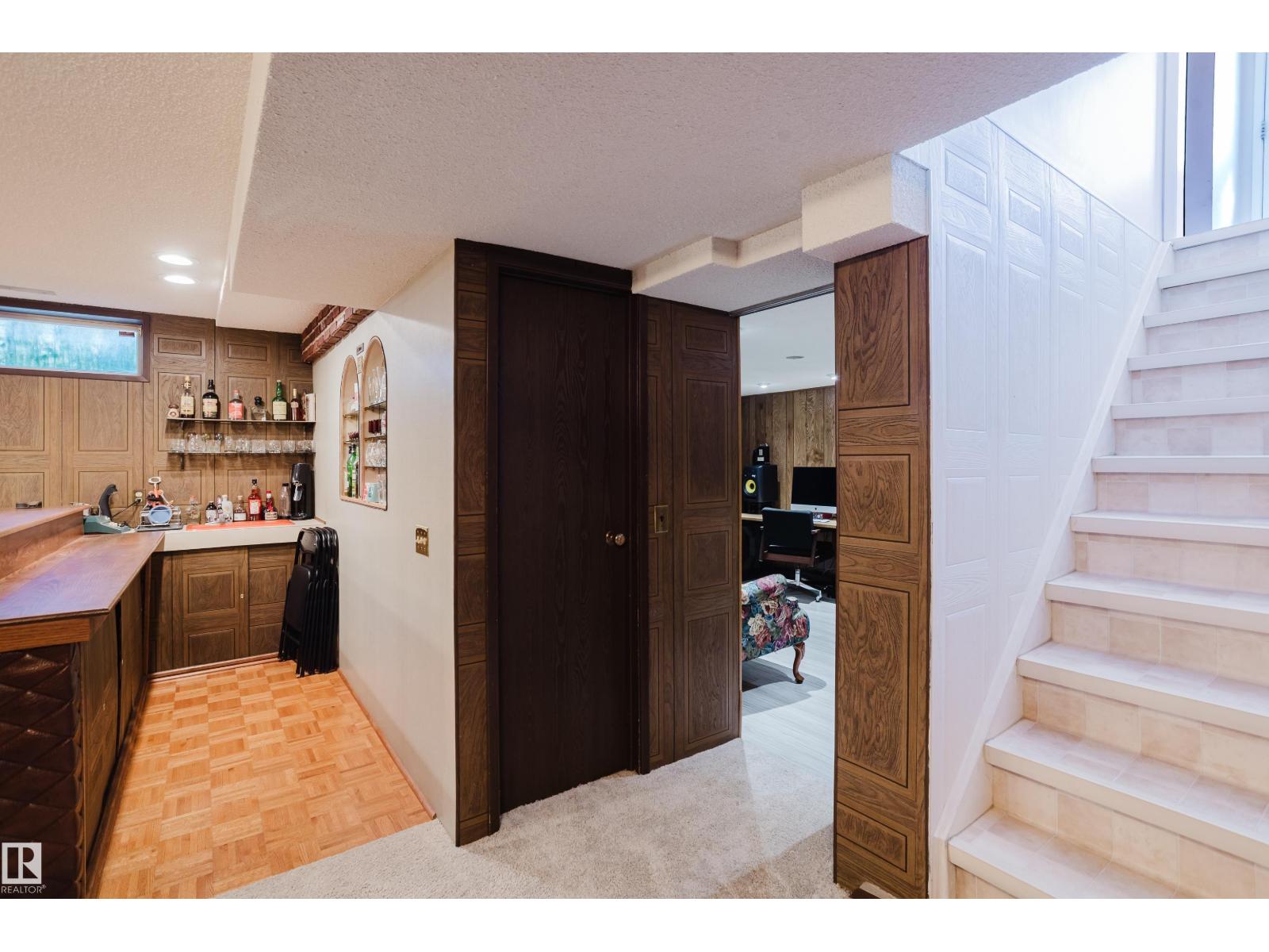10433 32A AV NW - 37