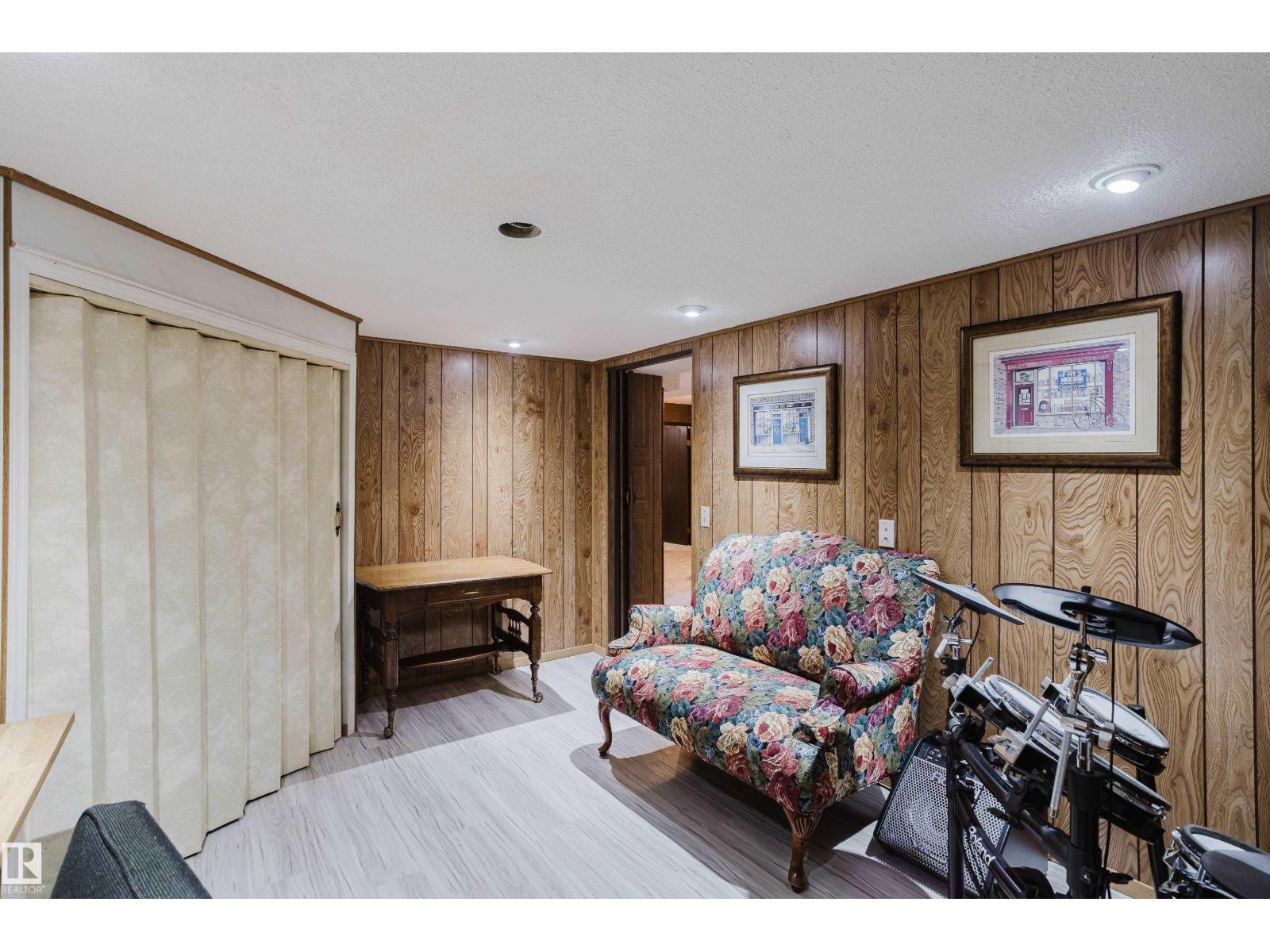 10433 32A AV NW - 48