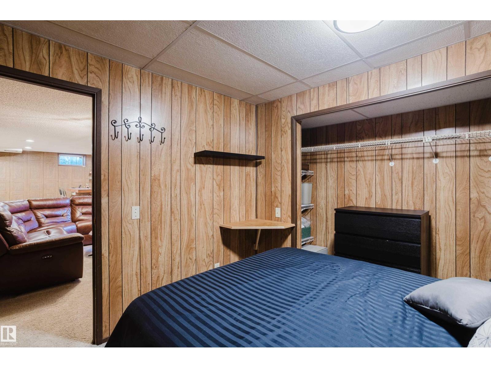 10433 32A AV NW - 50