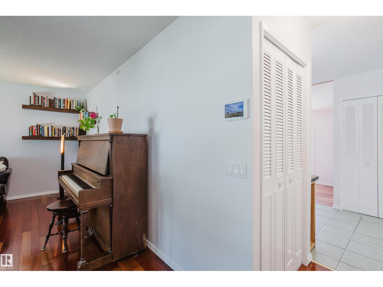10433 32A AV NW - 8
