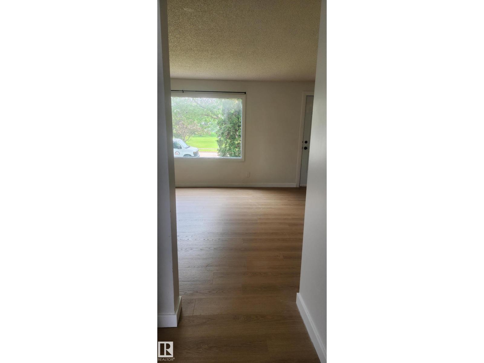 10942 161 ST NW - 10