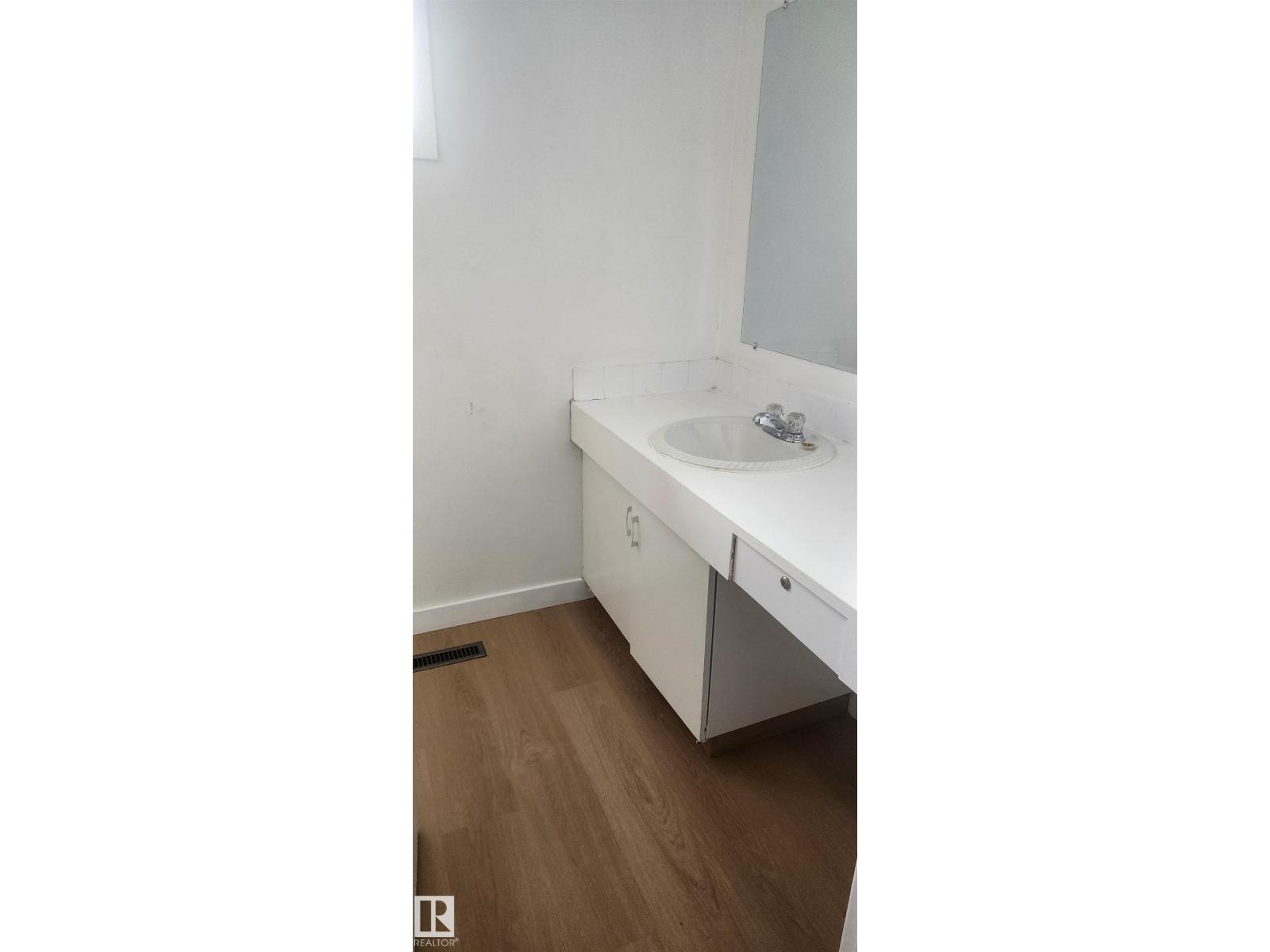 10942 161 ST NW - 16