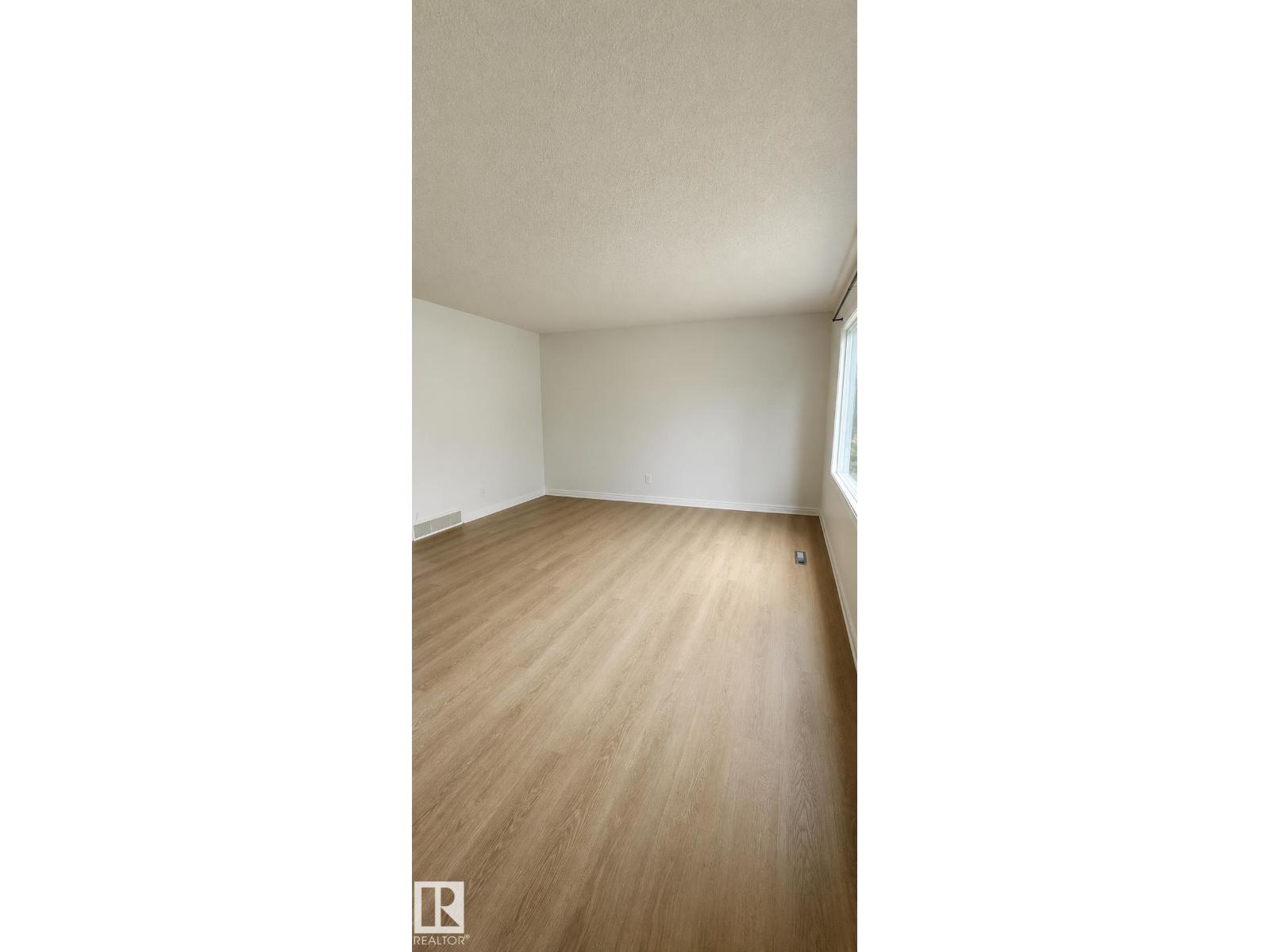 10942 161 ST NW - 3