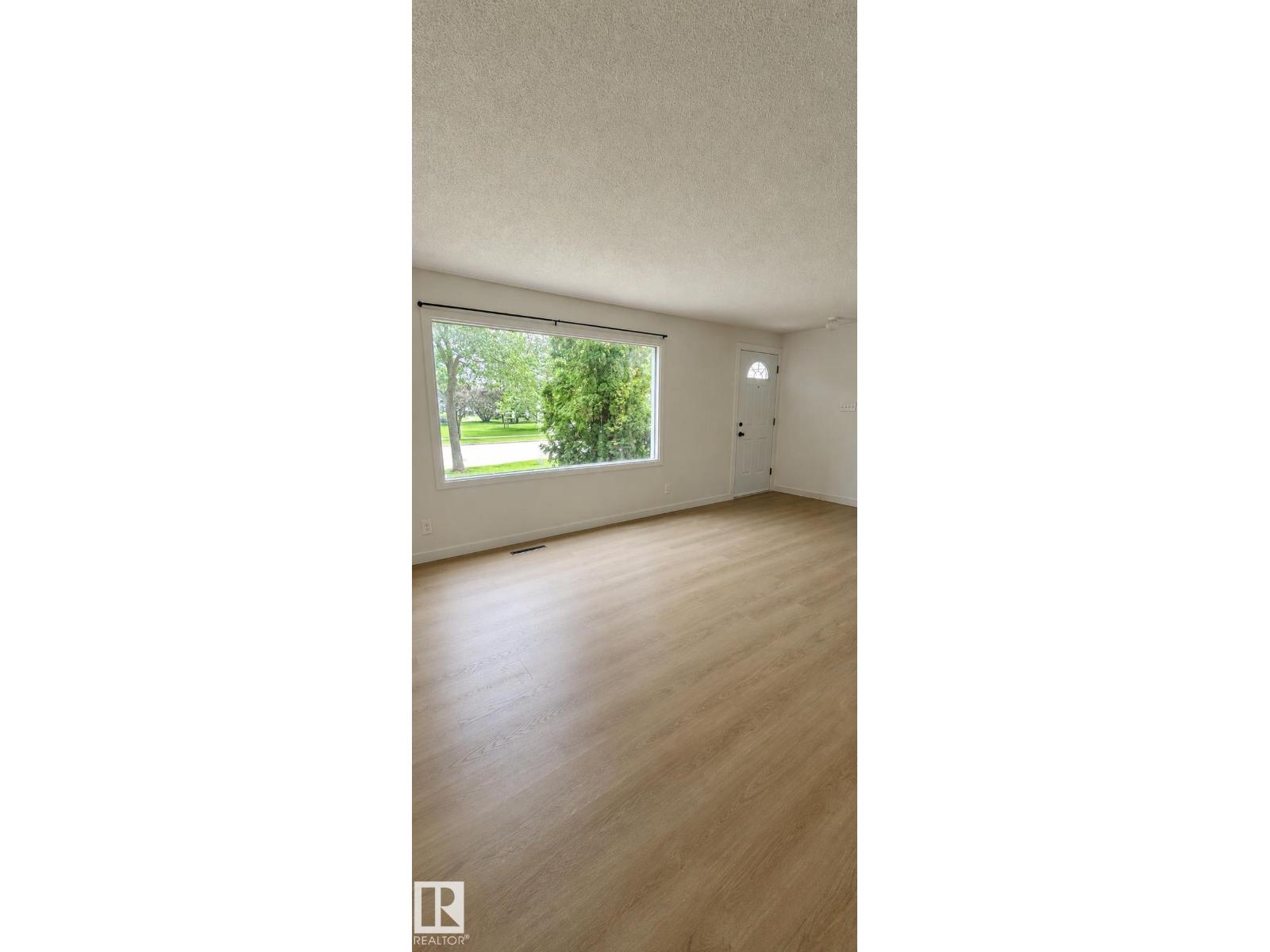 10942 161 ST NW - 4