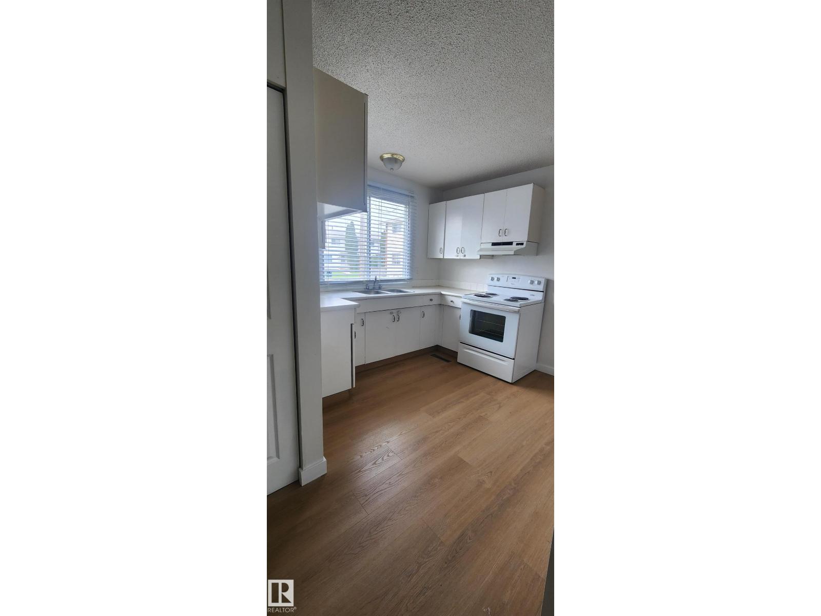 10942 161 ST NW - 7