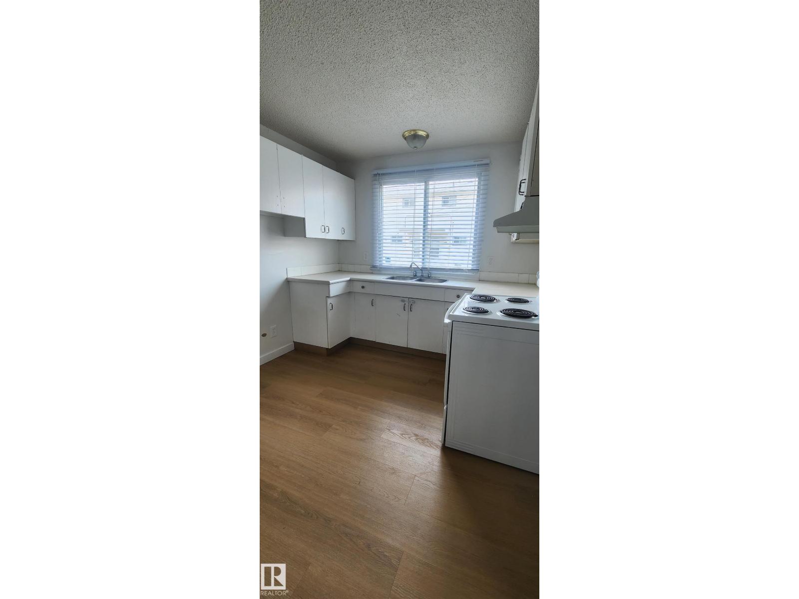 10942 161 ST NW - 8