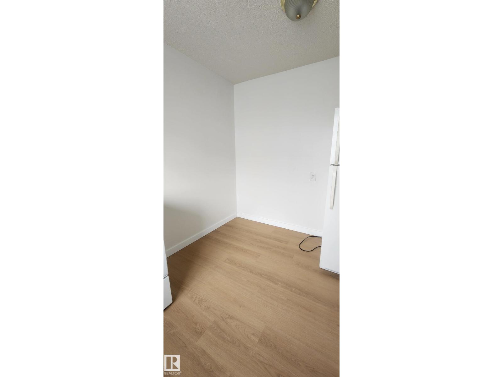10942 161 ST NW - 9