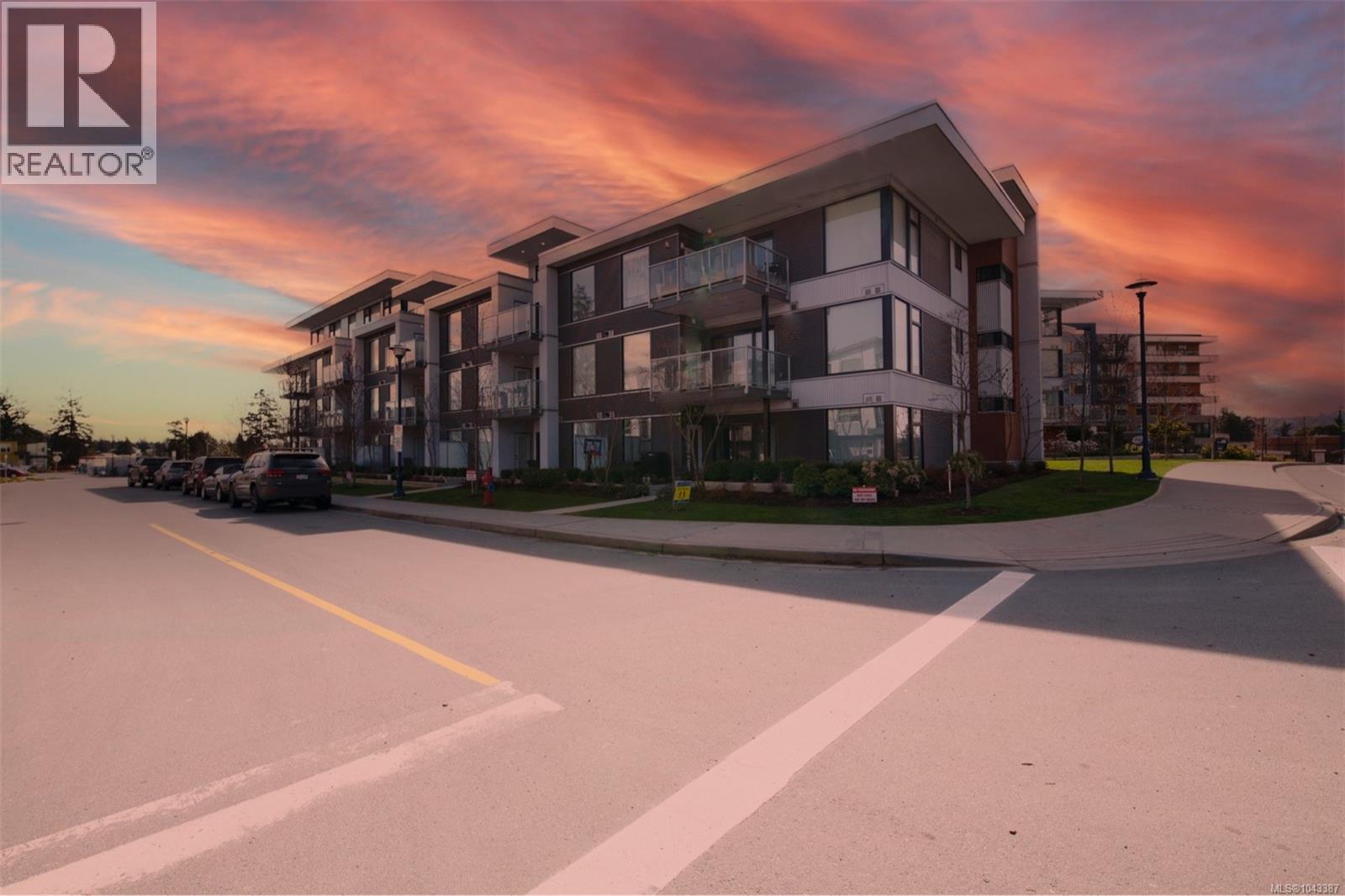 #318 950 Whirlaway Cres - 1