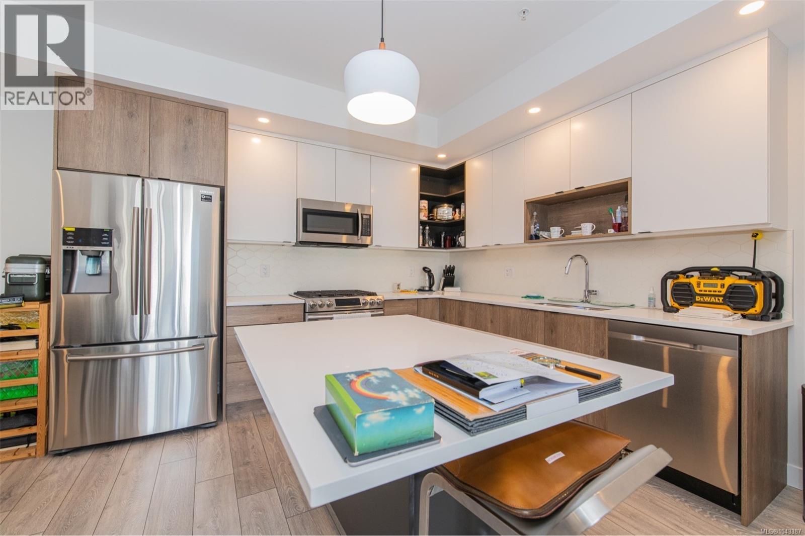 #318 950 Whirlaway Cres - 11