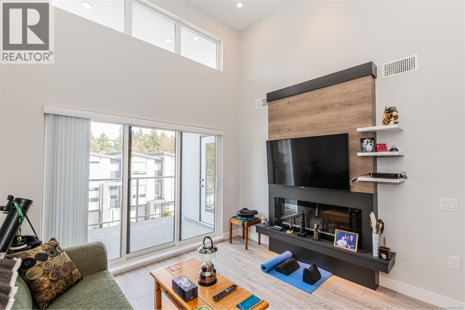 #318 950 Whirlaway Cres - 12