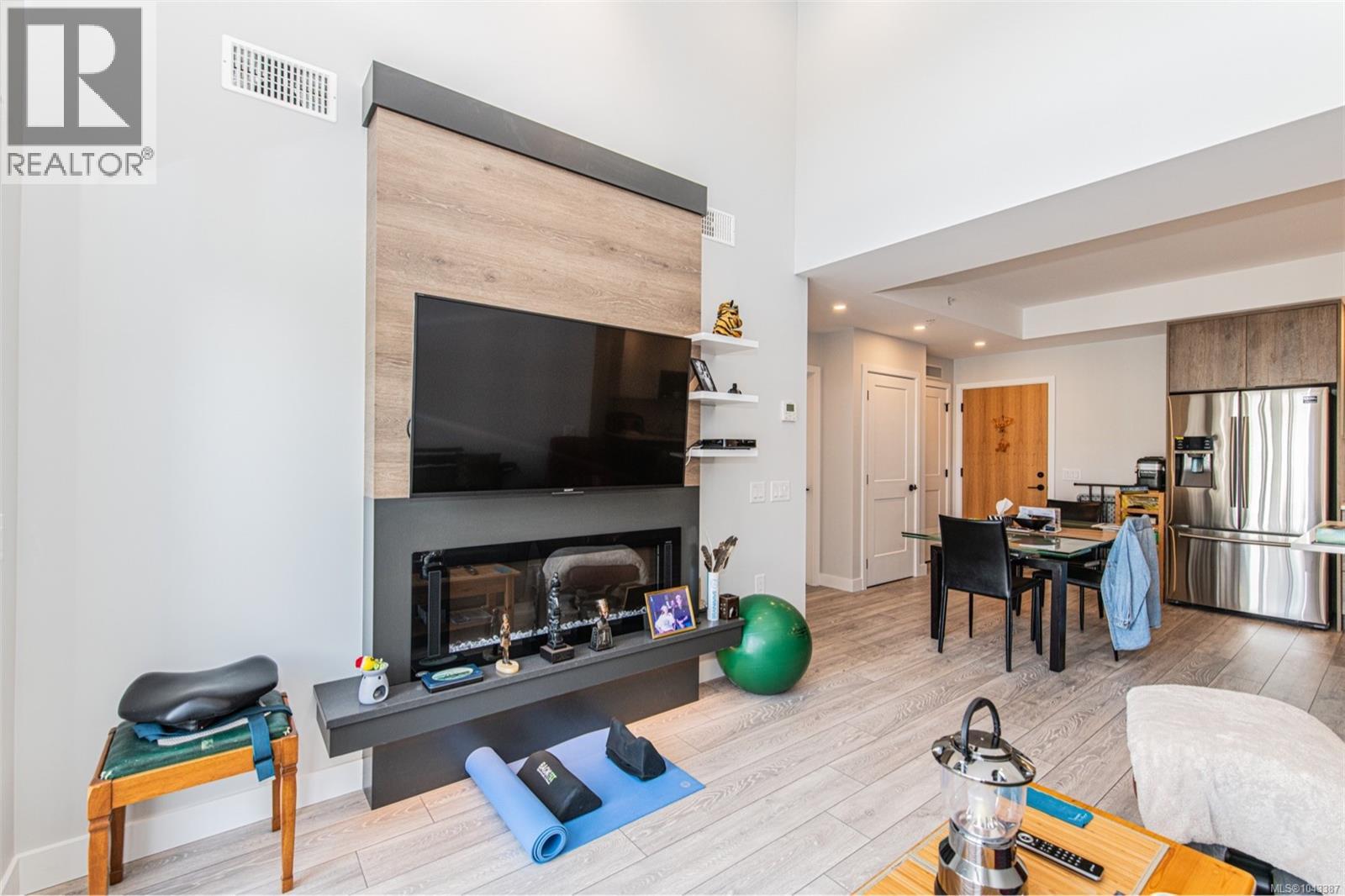 #318 950 Whirlaway Cres - 14