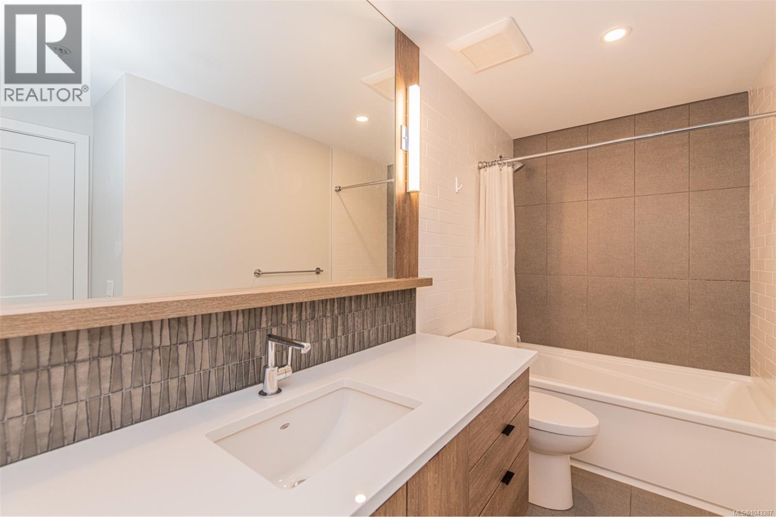 #318 950 Whirlaway Cres - 16