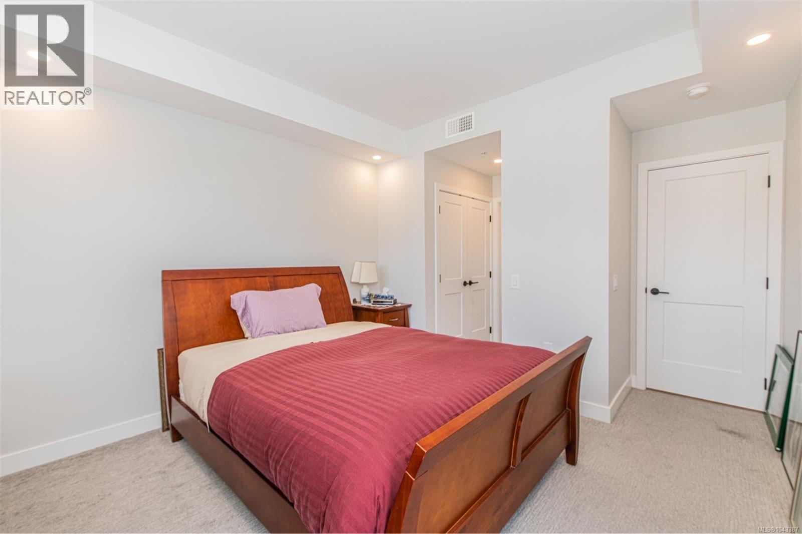 #318 950 Whirlaway Cres - 19