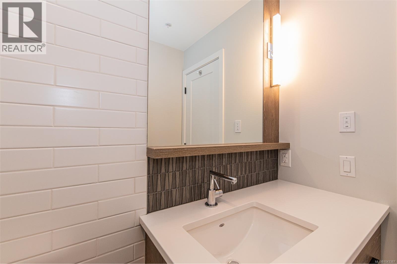 #318 950 Whirlaway Cres - 20