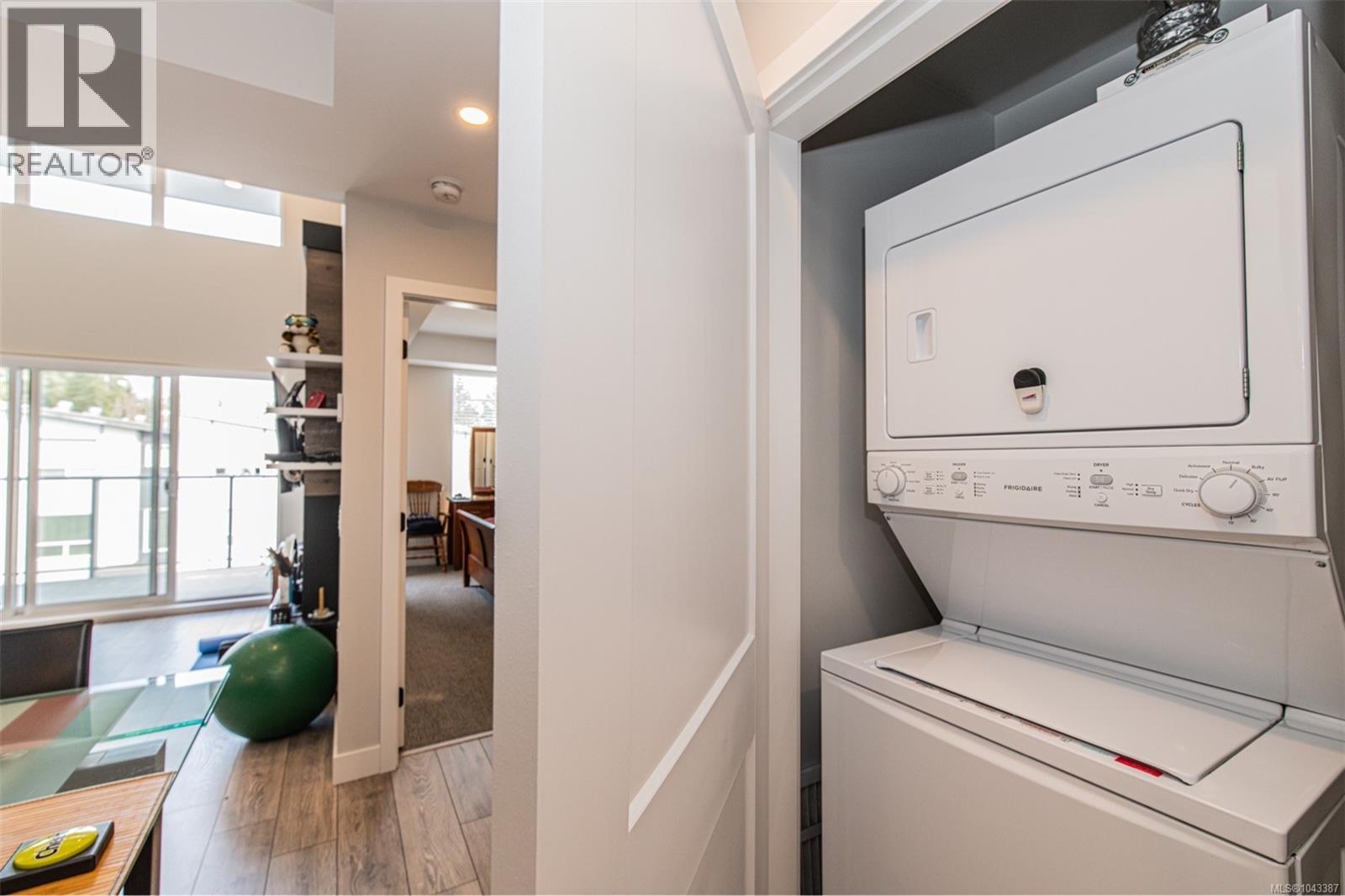 #318 950 Whirlaway Cres - 24