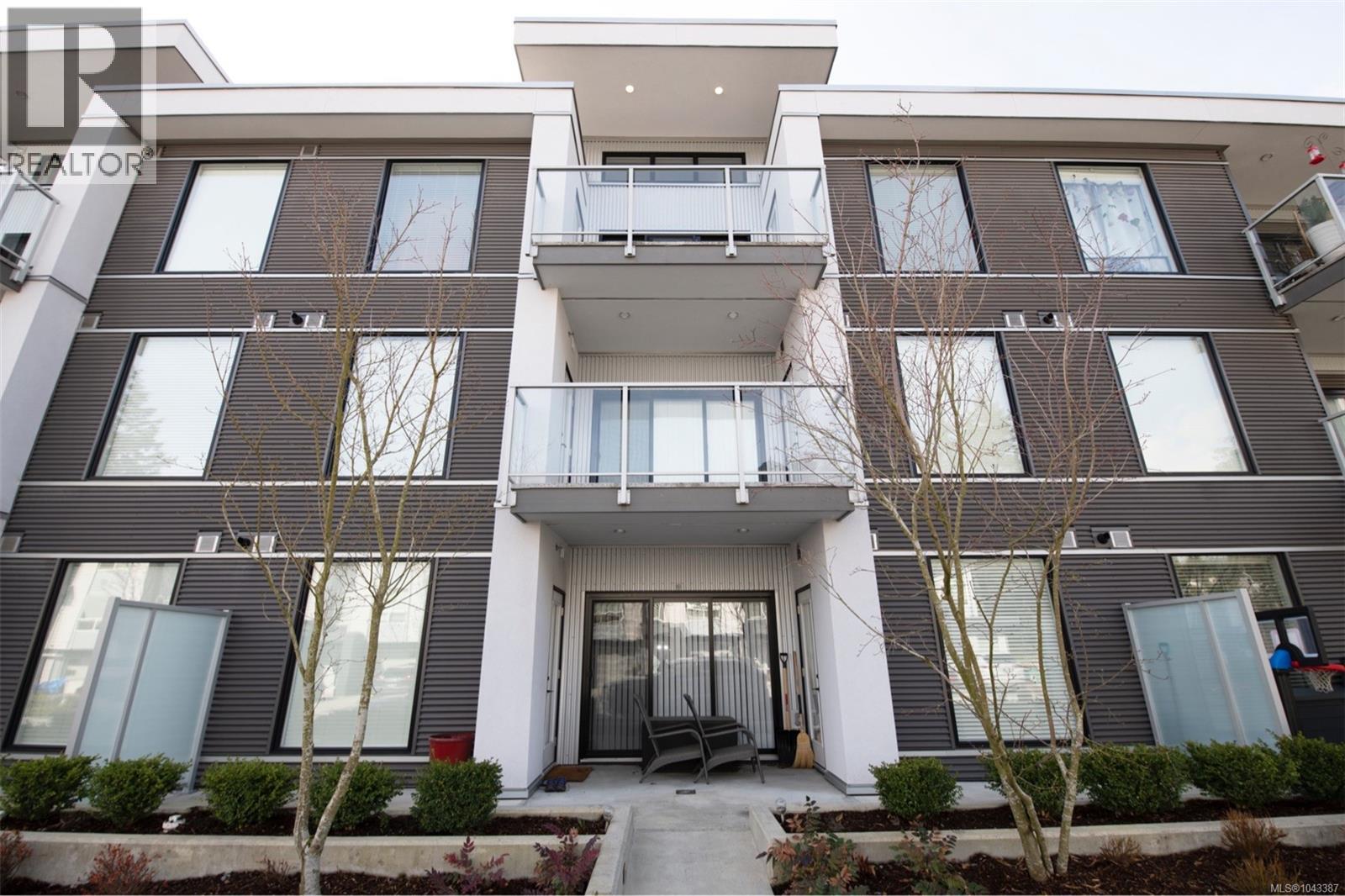 #318 950 Whirlaway Cres - 3