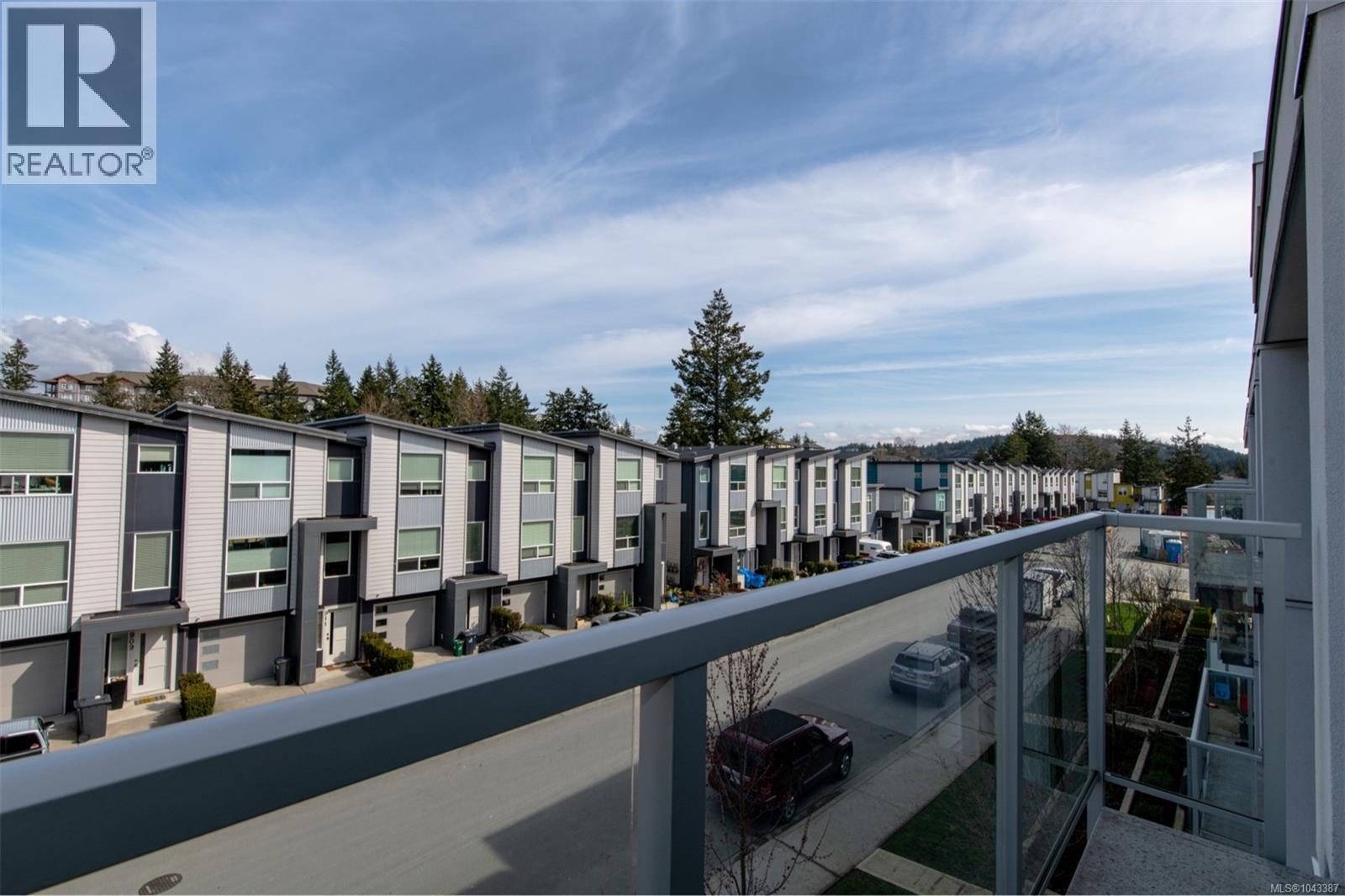 #318 950 Whirlaway Cres - 4