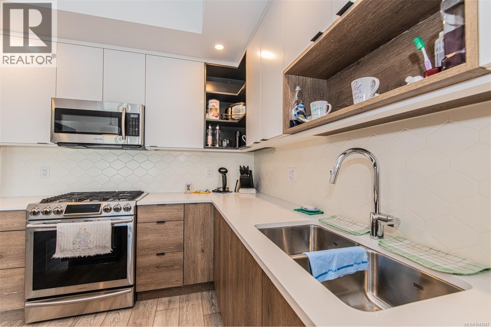 #318 950 Whirlaway Cres - 7