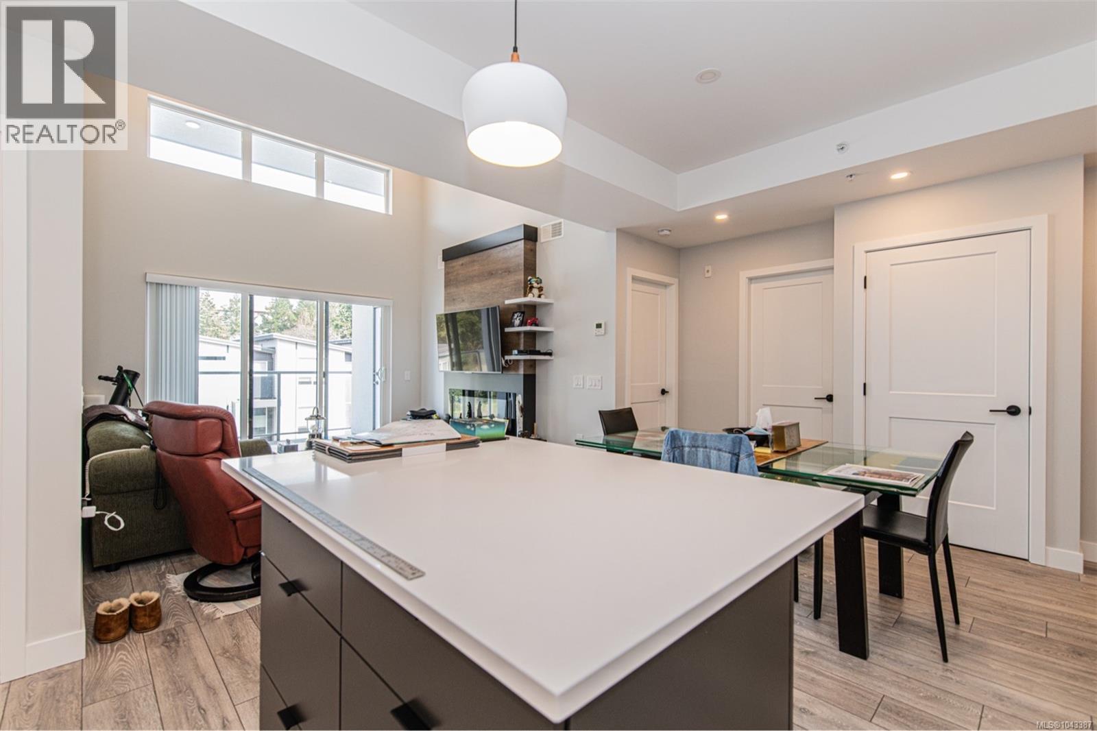 #318 950 Whirlaway Cres - 8