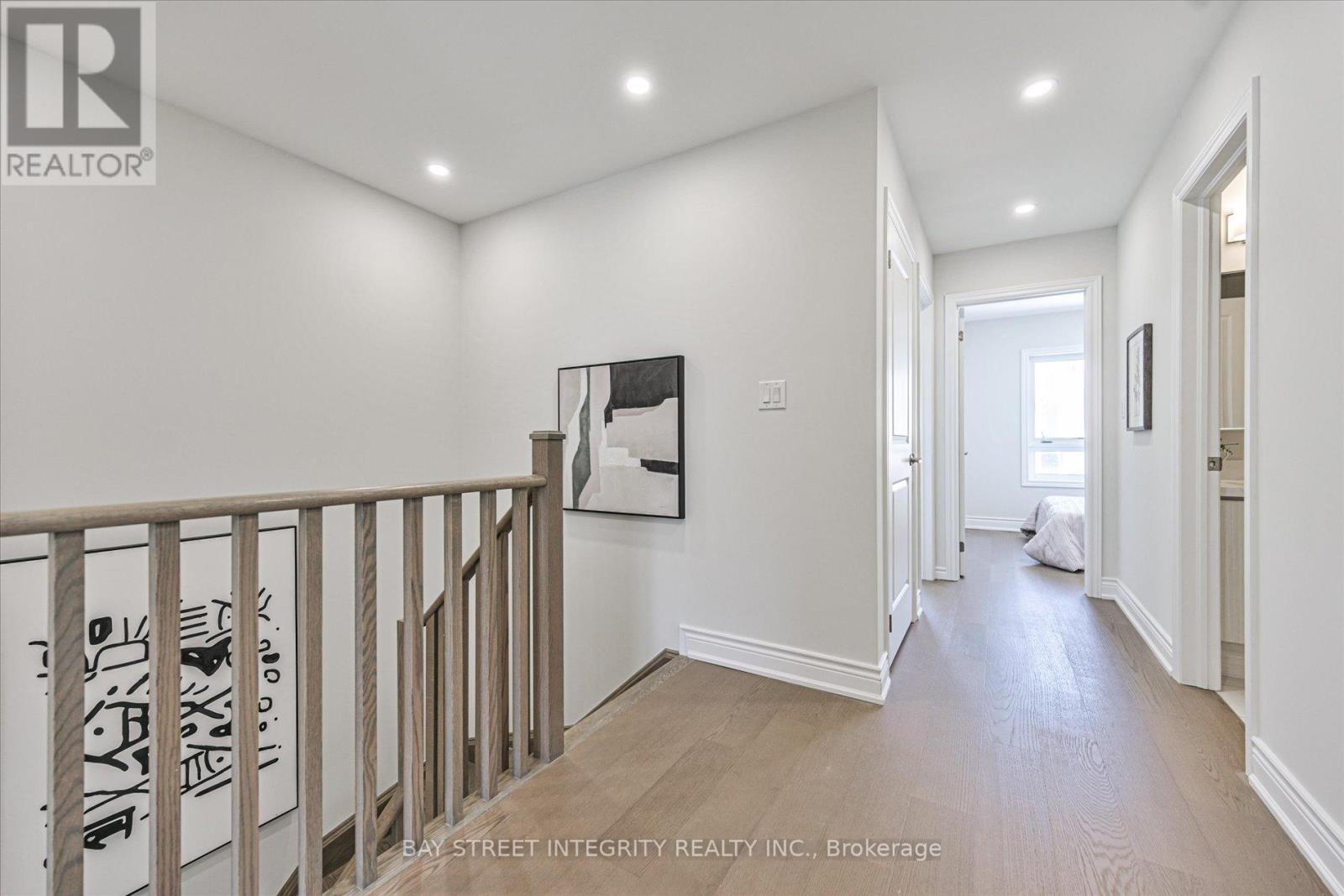 23 CHICAGO LANE - 24