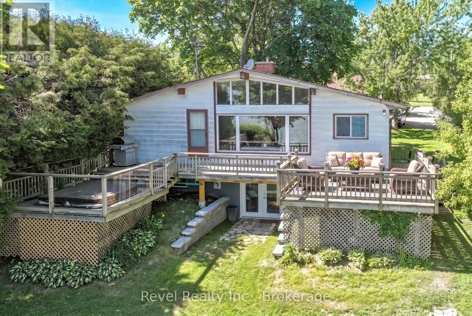 18 LAKEVIEW BOULEVARD - 2