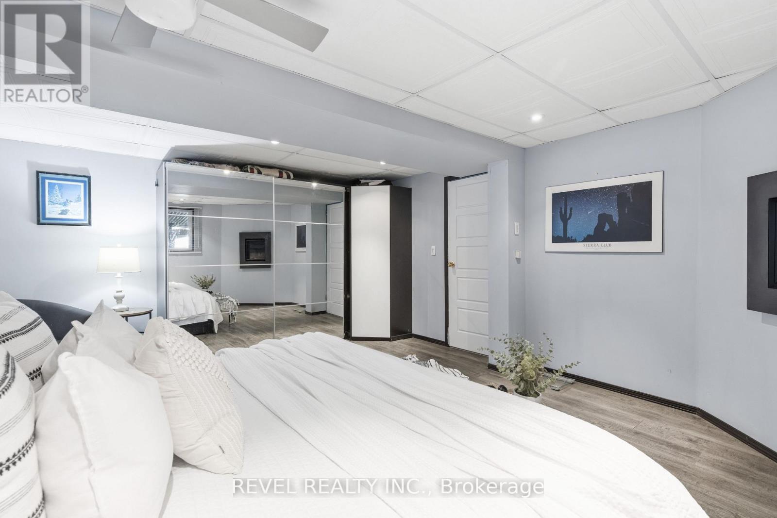 18 LAKEVIEW BOULEVARD - 31