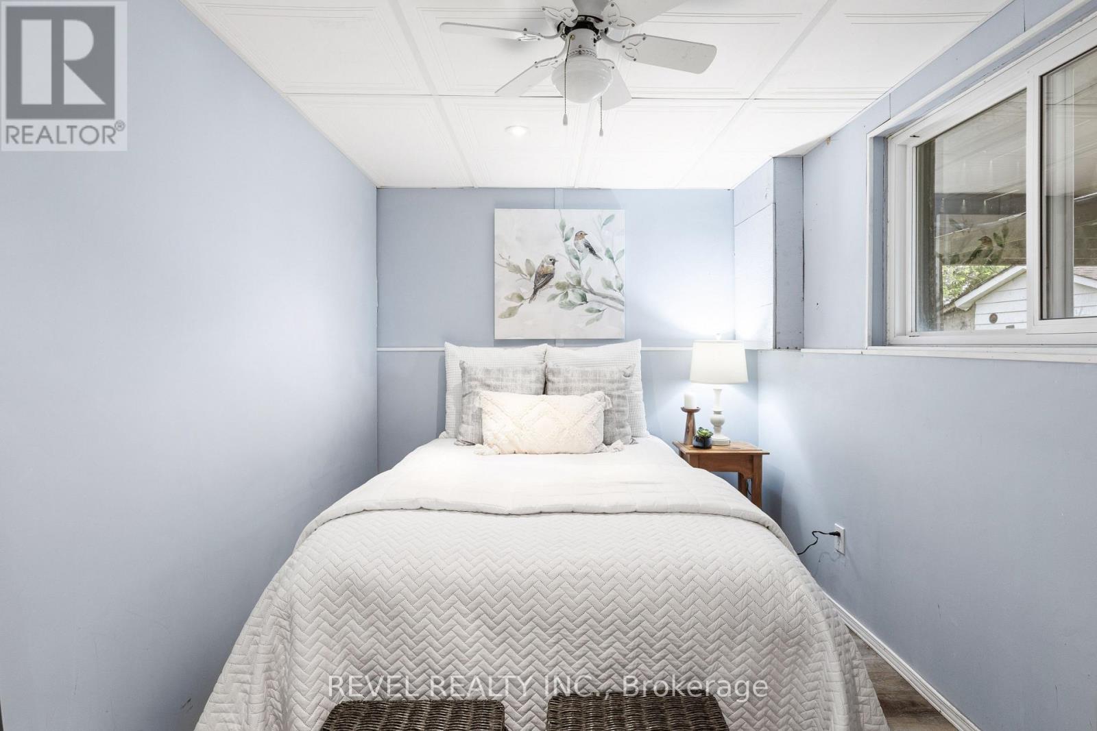 18 LAKEVIEW BOULEVARD - 32