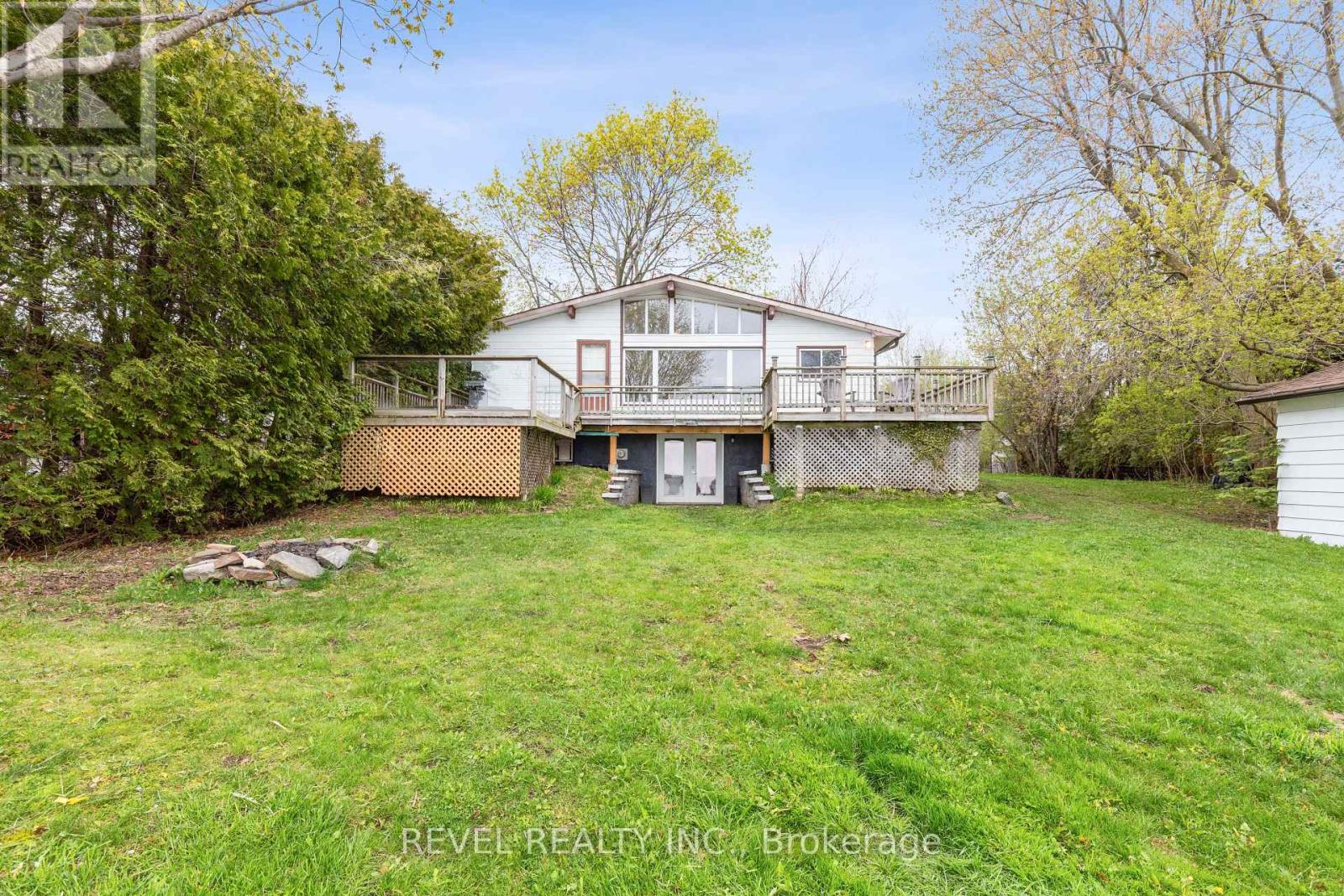 18 LAKEVIEW BOULEVARD - 34