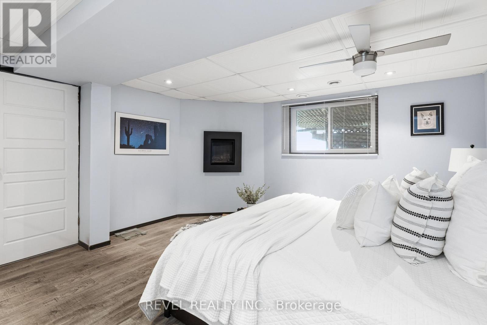 18 LAKEVIEW BOULEVARD - 30