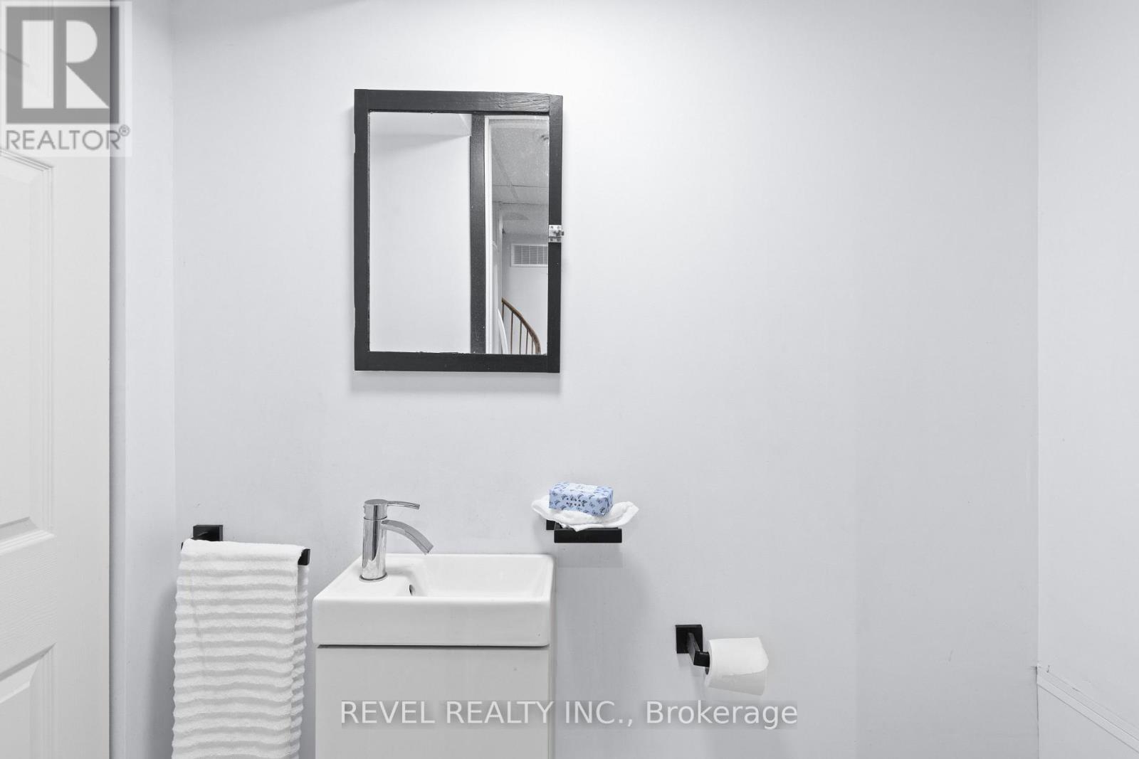 18 LAKEVIEW BOULEVARD - 25